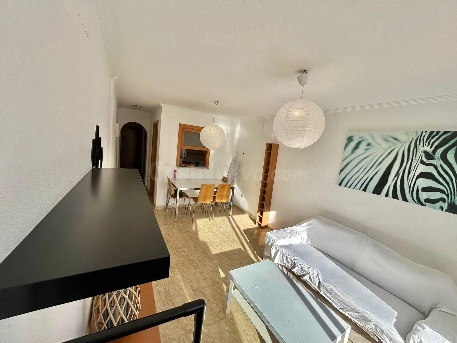 Ático de 1 dormitorio con terraza, solárium y piscina comunitaria cerca de Playa del Cura
