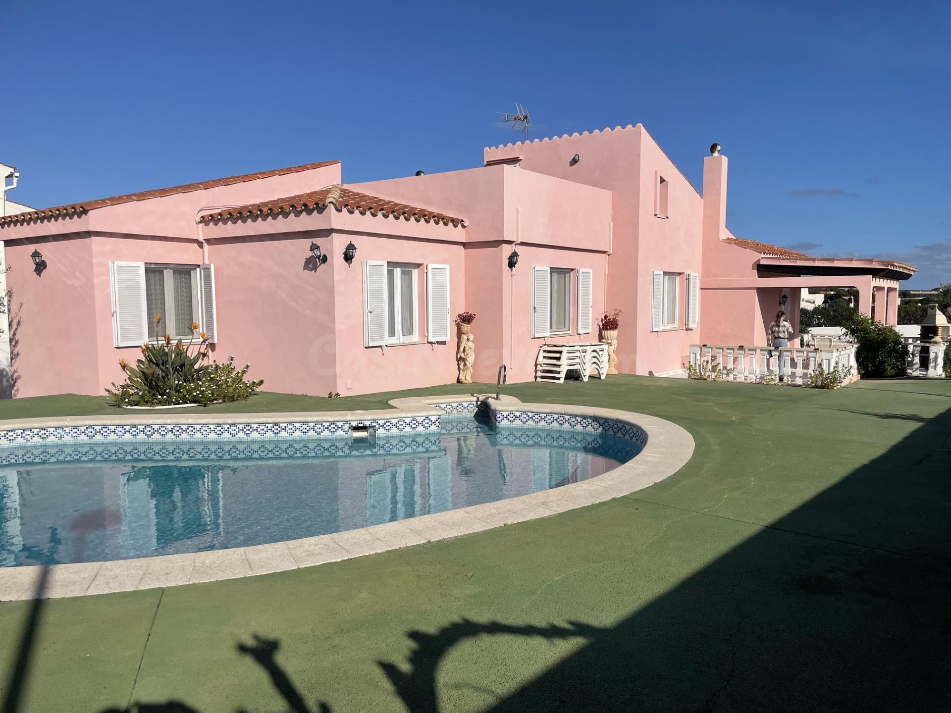 Magnífico Chalet Frente al Mar – Sol del Este, Es Castell