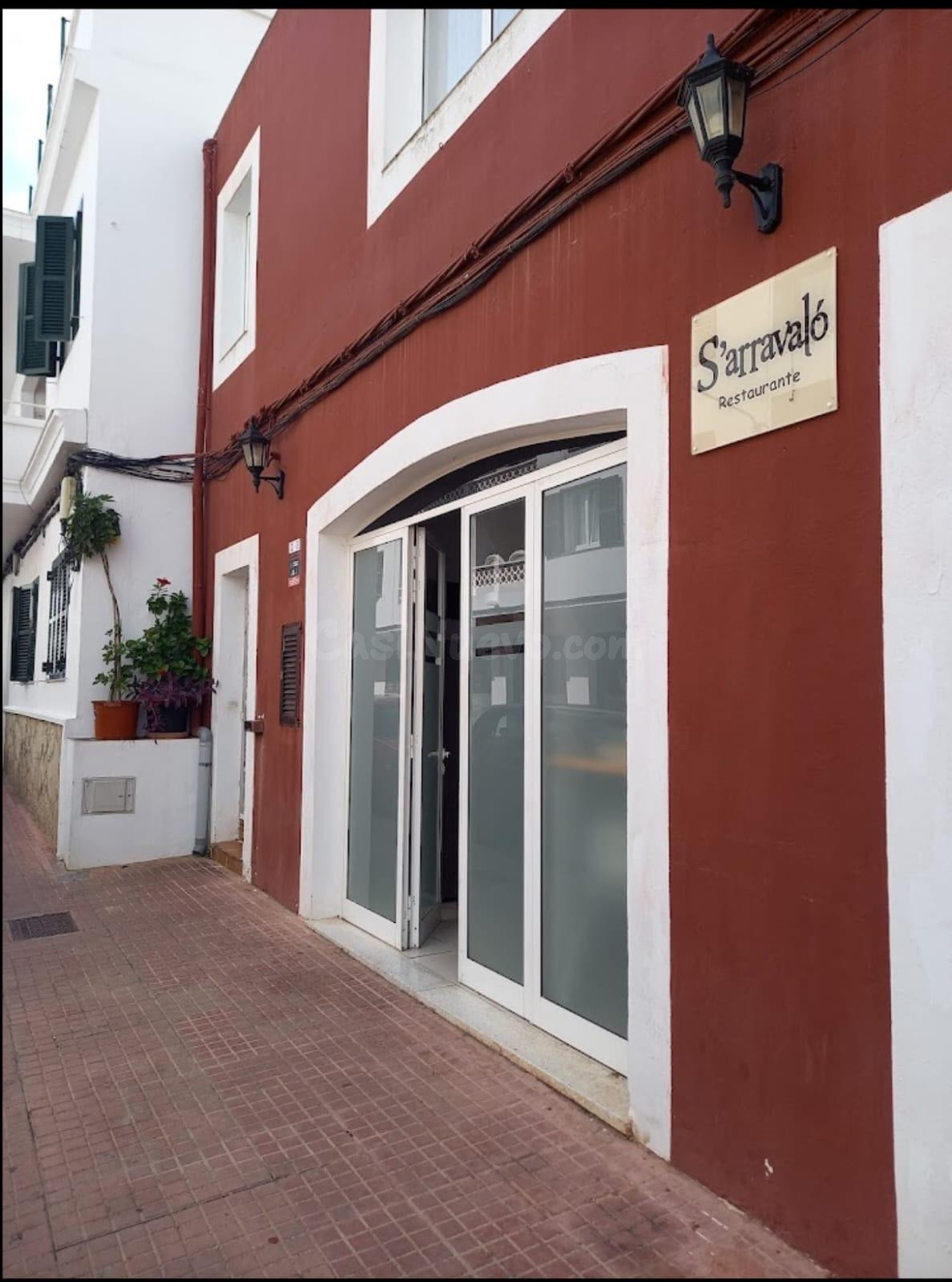 Excepcional Restaurante en Es Castell – Una Oportunidad Llav