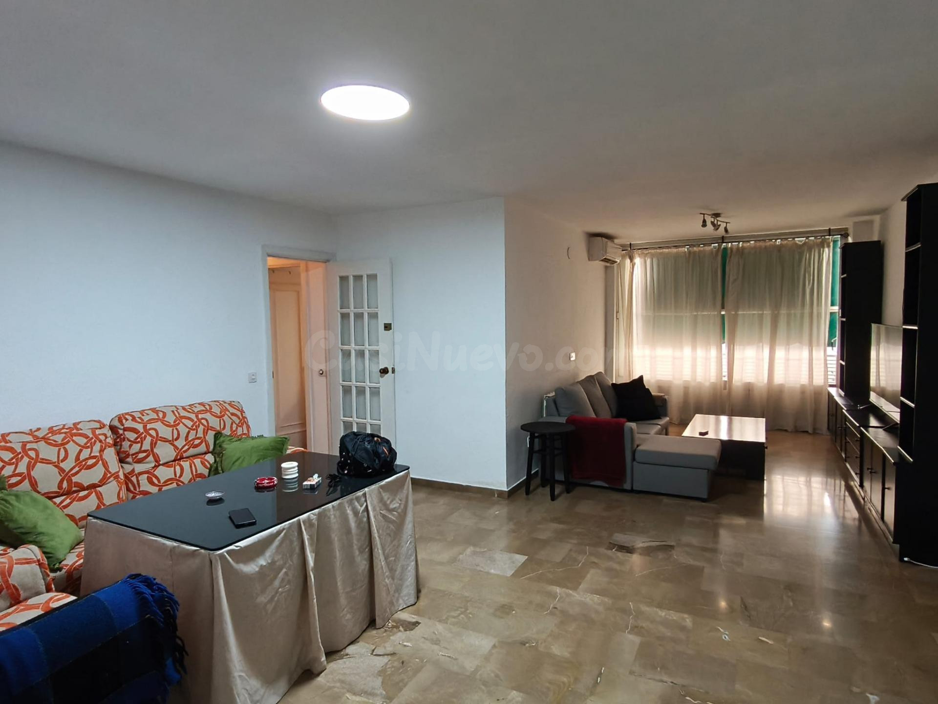 Piso de 4 dormitorios y 2 baños con dos patios junto al Triunfo – Estudiantes