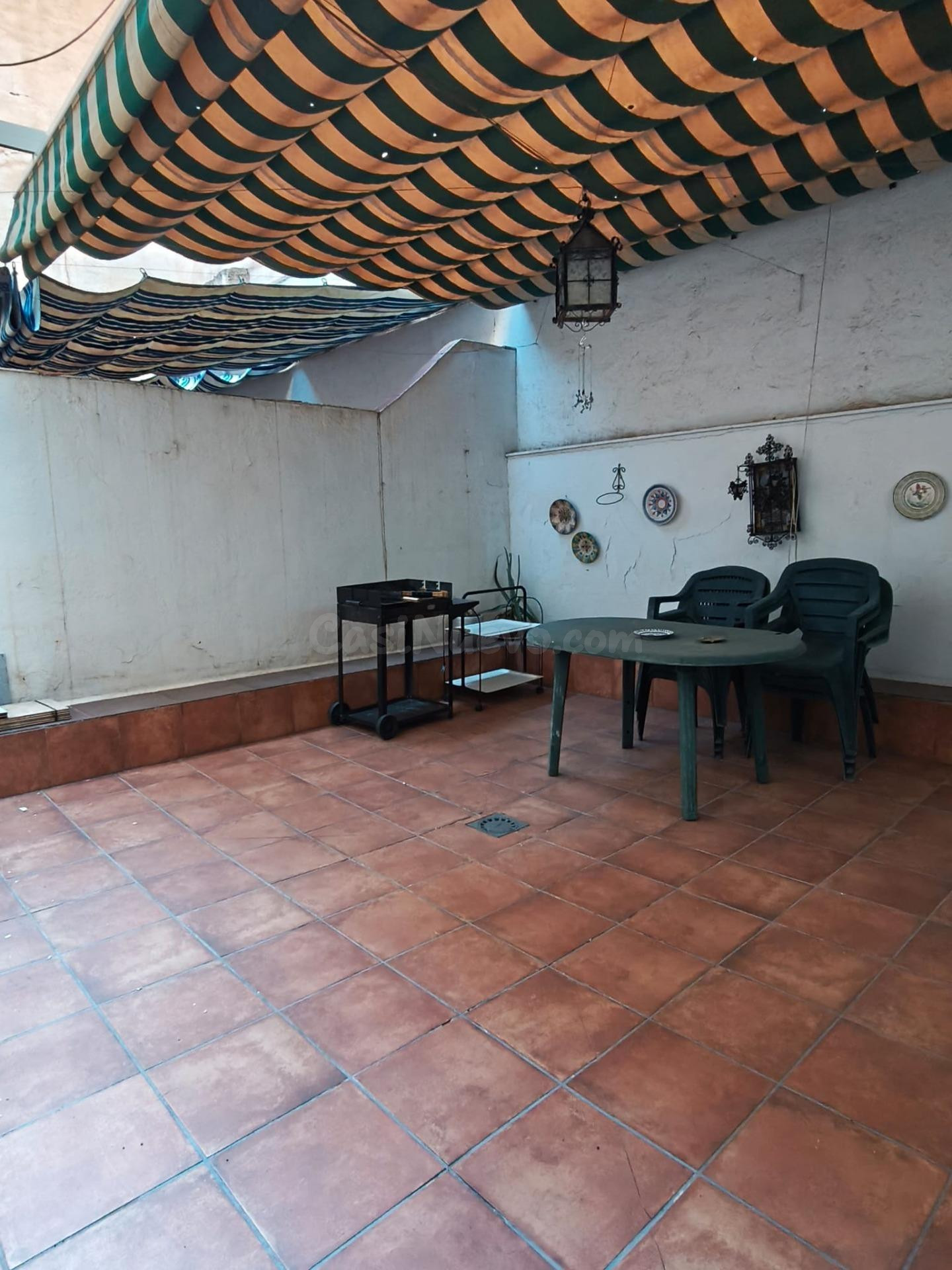 Piso de 4 dormitorios y 2 baños con dos patios junto al Triunfo – Estudiantes - foto 5