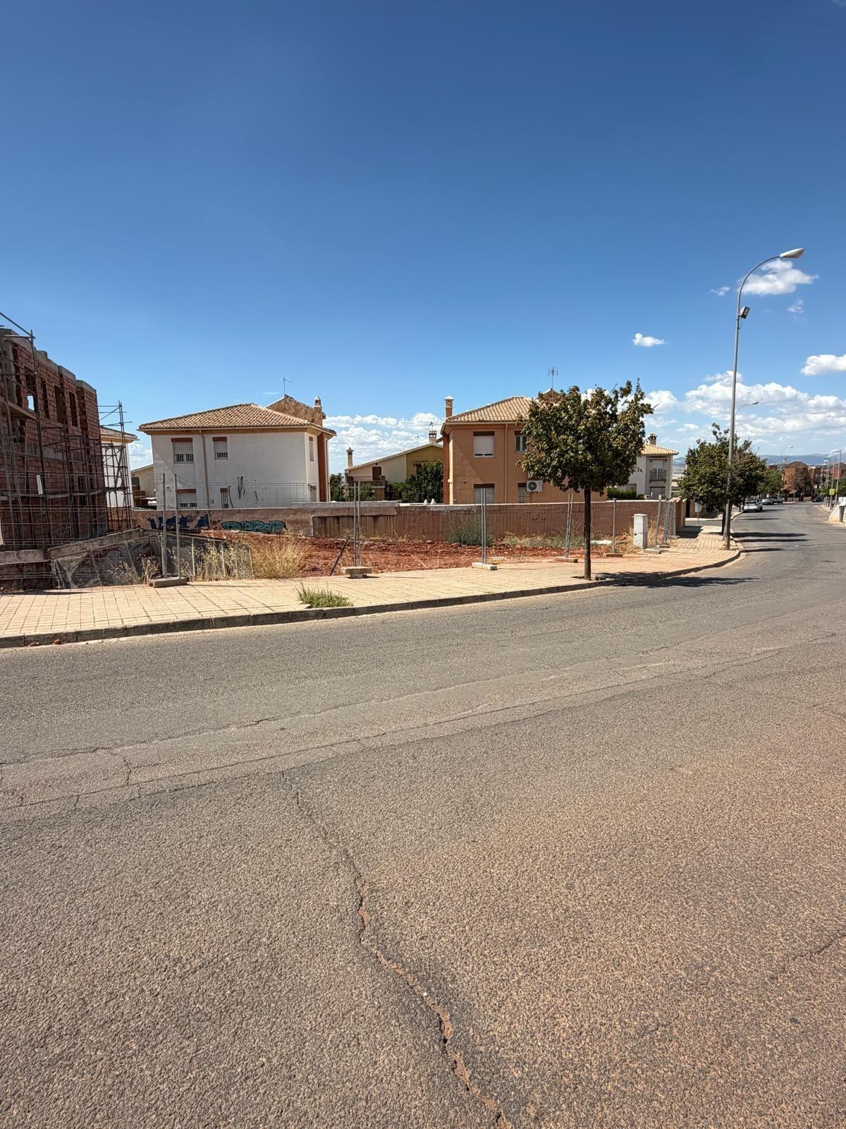 Parcela urbana de 369 m2 en Calle Antonio Machado – Huétor Vega - foto 2