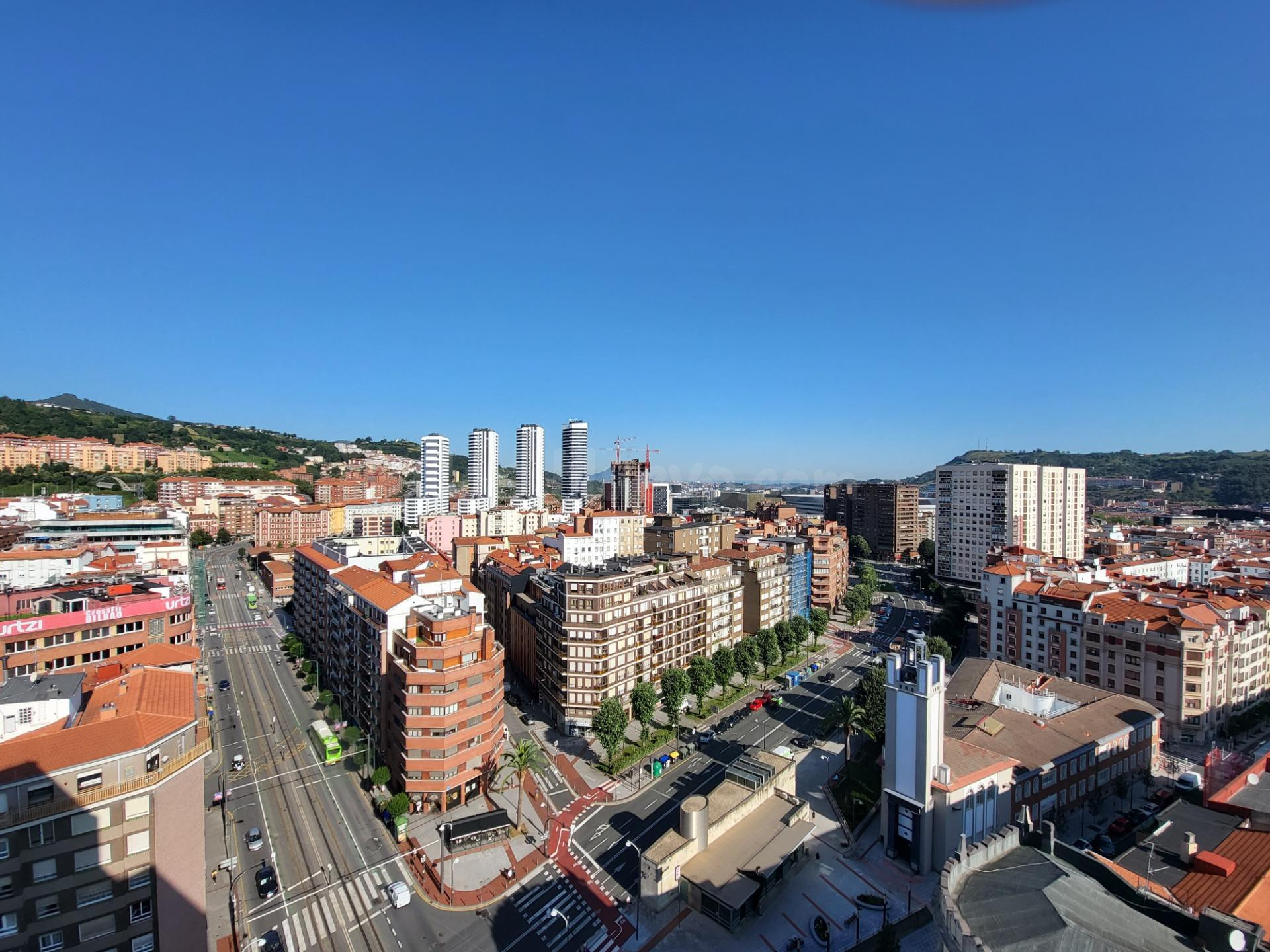 VENTA VIVIENDA CON IMPRESIONANTES VISTAS EN EDIFICIO REINA VICTORIA