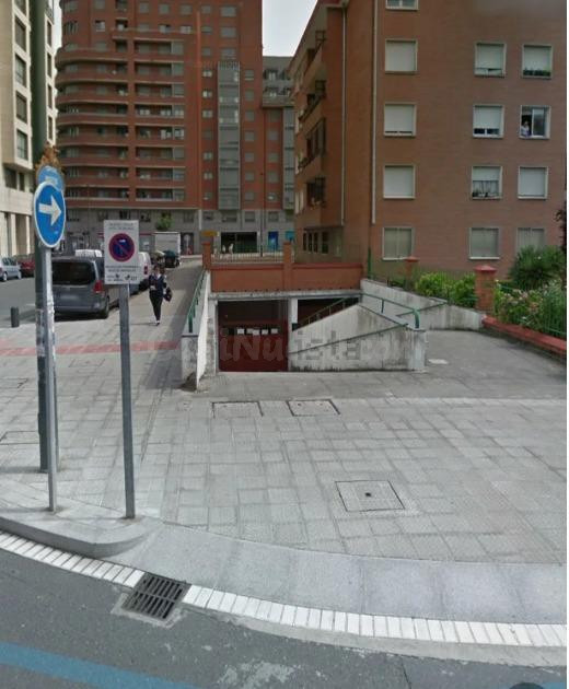 VENTA GARAJE EN MIRIBILLA COCHE MEDIANO