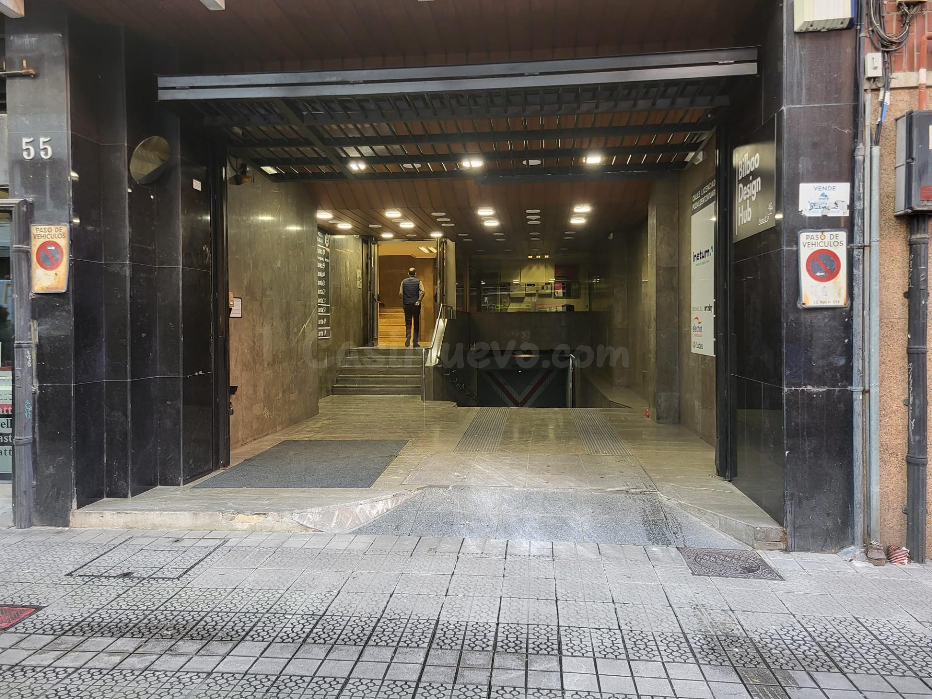 VENTA GARAJE EN CALLE POZAS CON DOCTOR AREILZA - foto 3