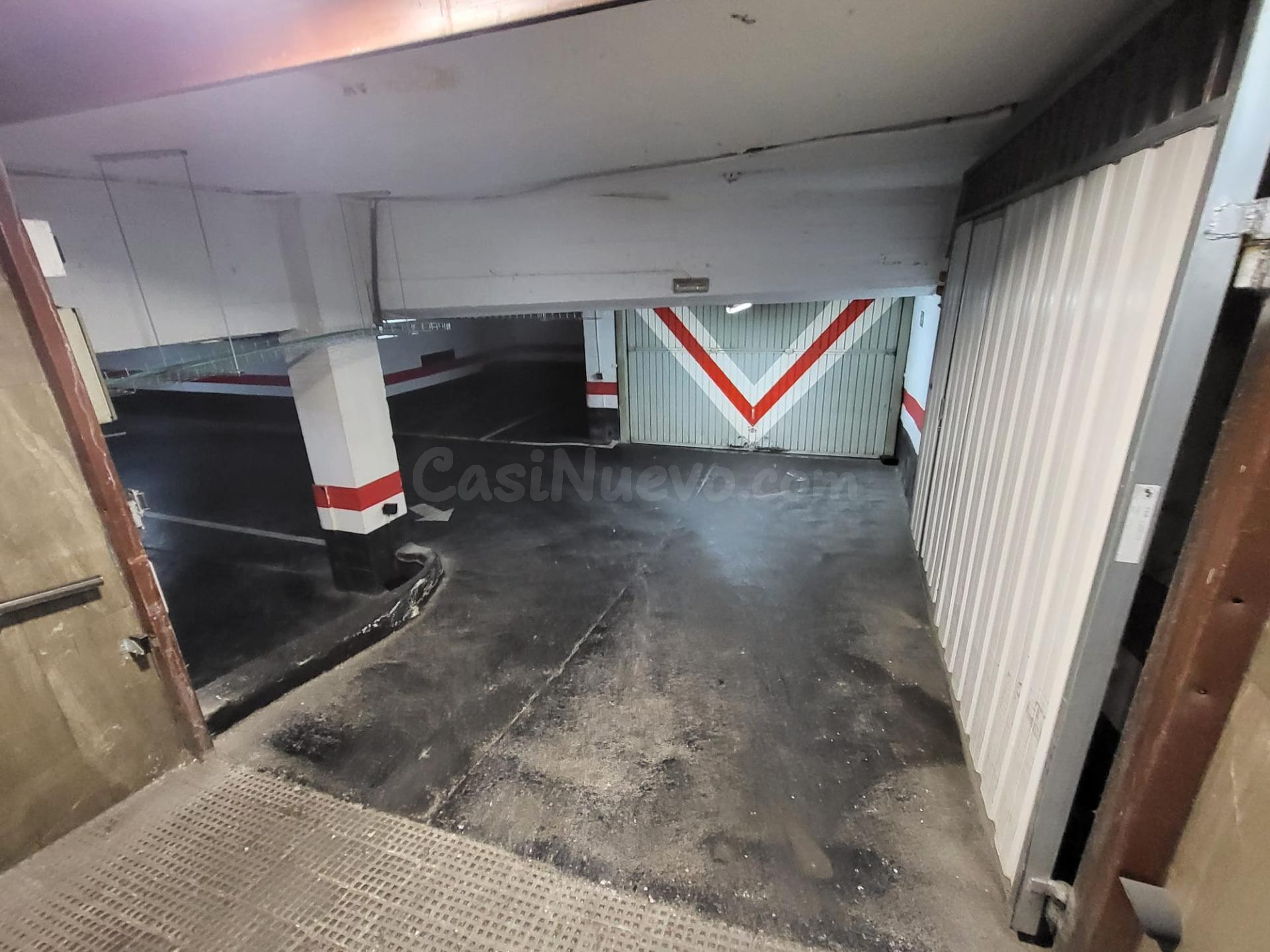 VENTA GARAJE EN CALLE POZAS CON DOCTOR AREILZA - foto 4