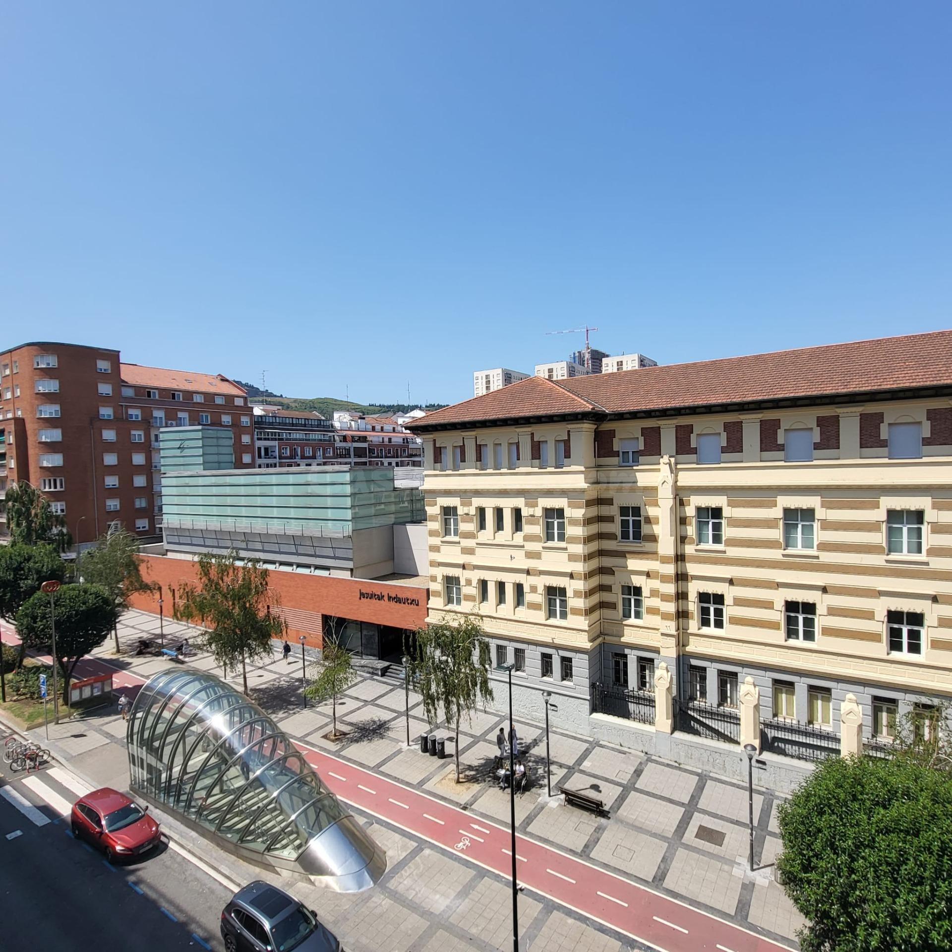 VENTA VIVIENDA DOCTOR AREILZA JUNTO A JESUITAS
