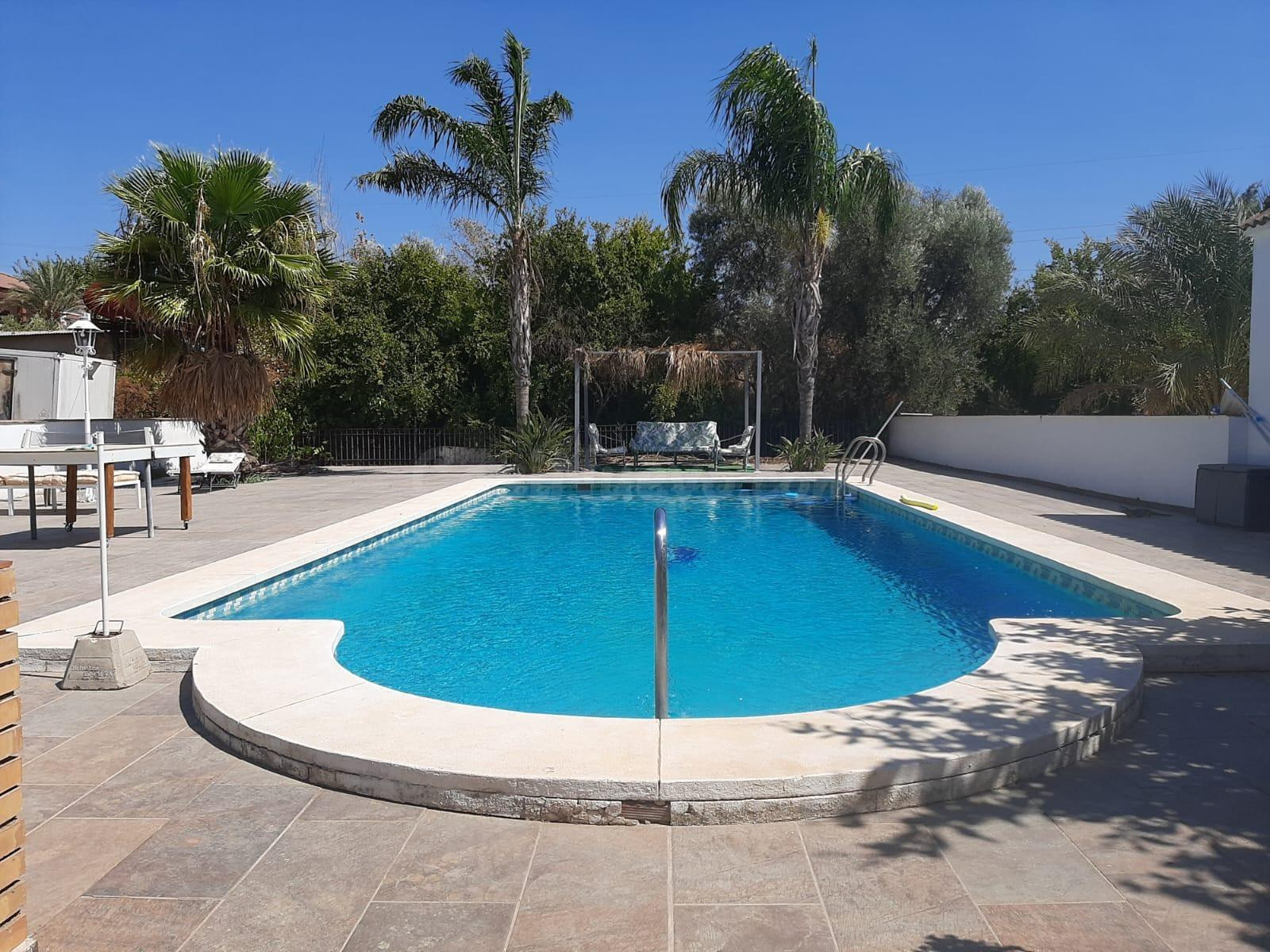 Chalet con gran parcela en Las Quemadillas, a pocos minutos de Córdoba capital ** NO HIPOTECABLE **