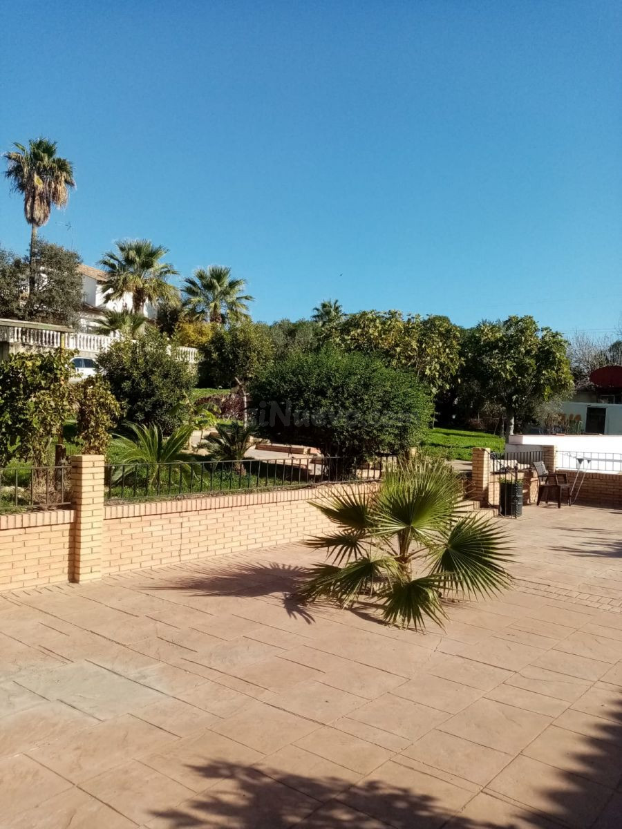Chalet con gran parcela en Las Quemadillas, a pocos minutos  - foto 3