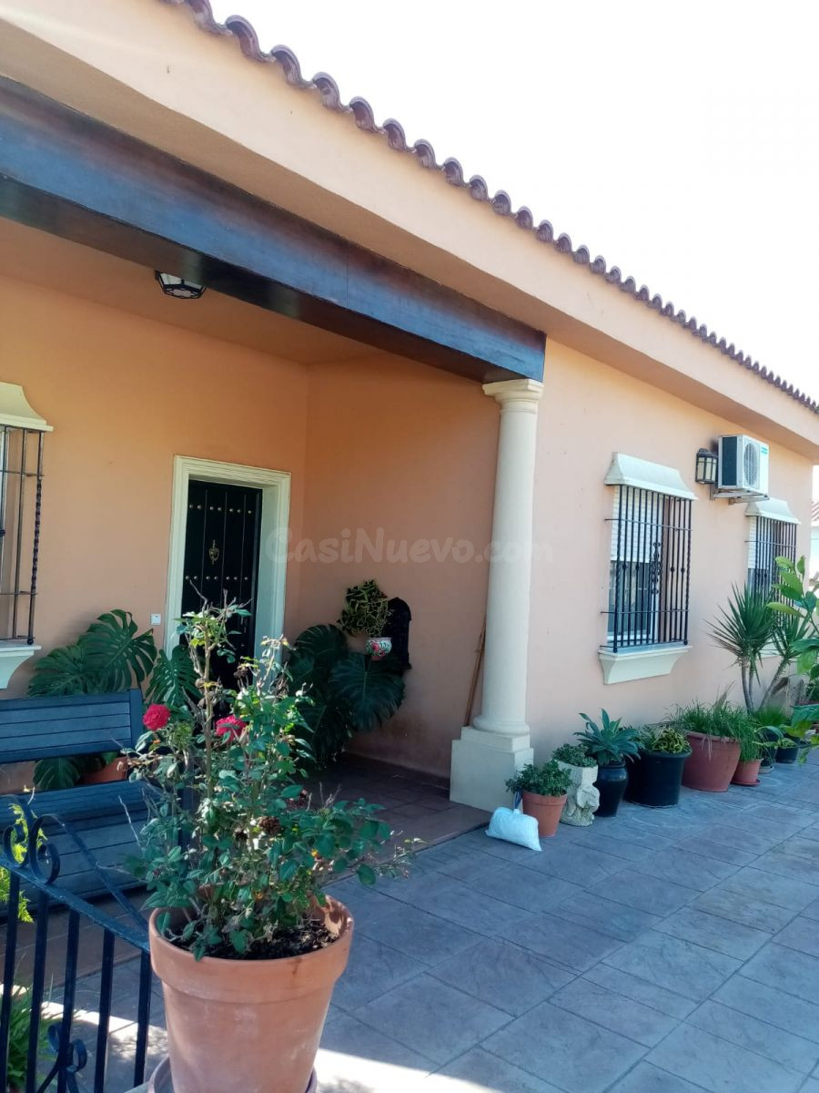 Chalet con gran parcela en Las Quemadillas, a pocos minutos  - foto 5