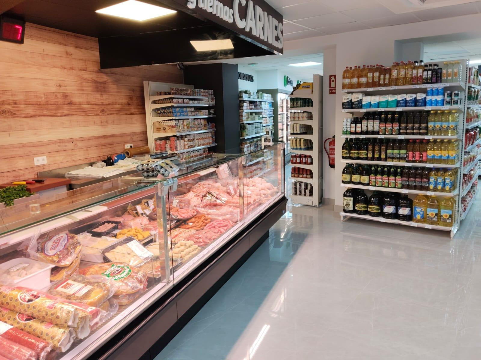 Se traspasa supermercado totalmente equipado por 75.000 €.