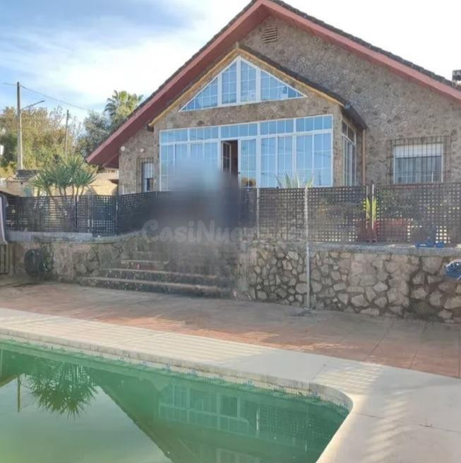 Chalet en venta con piscina en la zona de Paraiso Arenal - foto 3