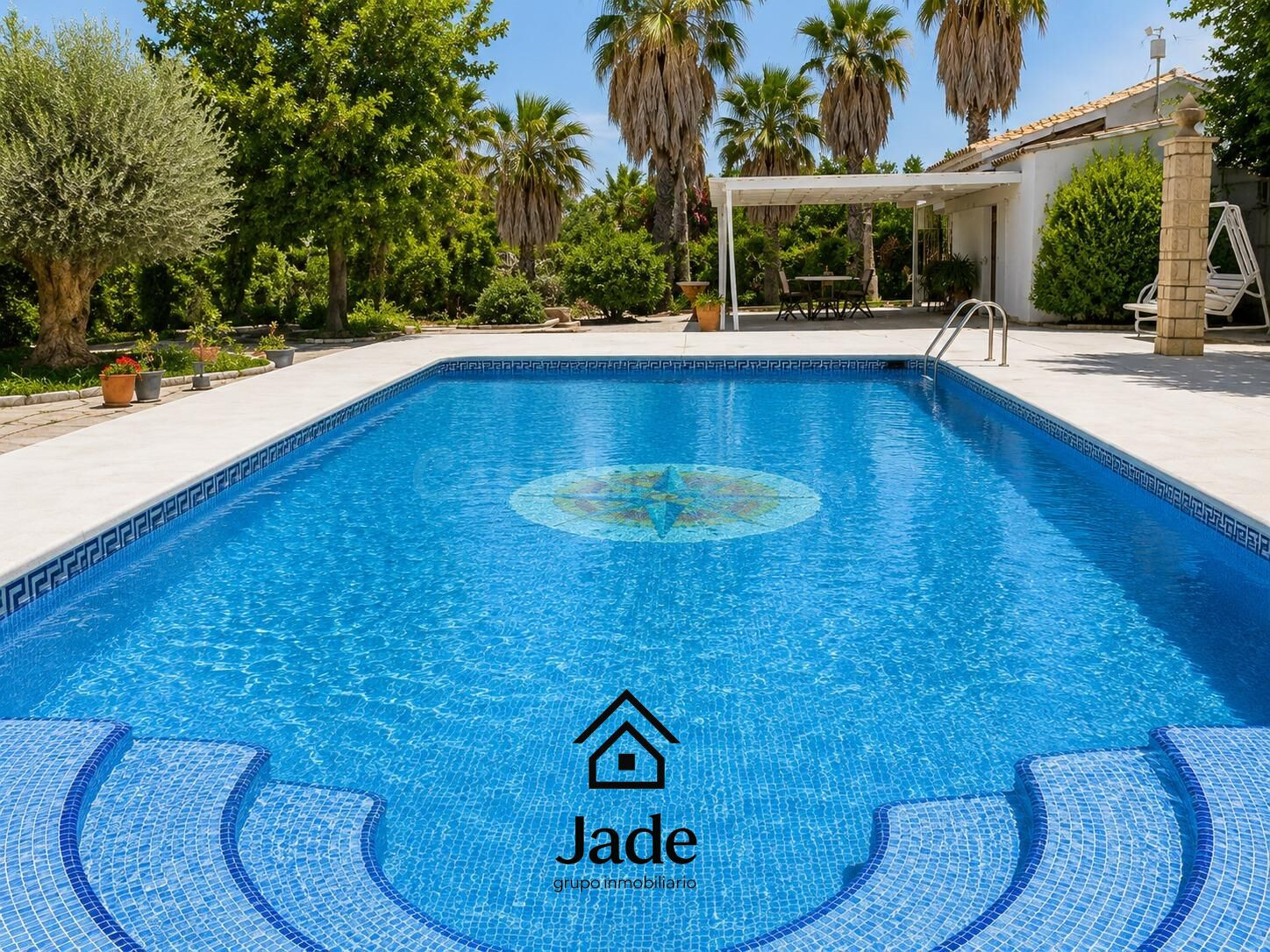 Impresionante chalet independiente Hipotecable ubicado en la codiciada zona de Los Algarbes, La Carlota