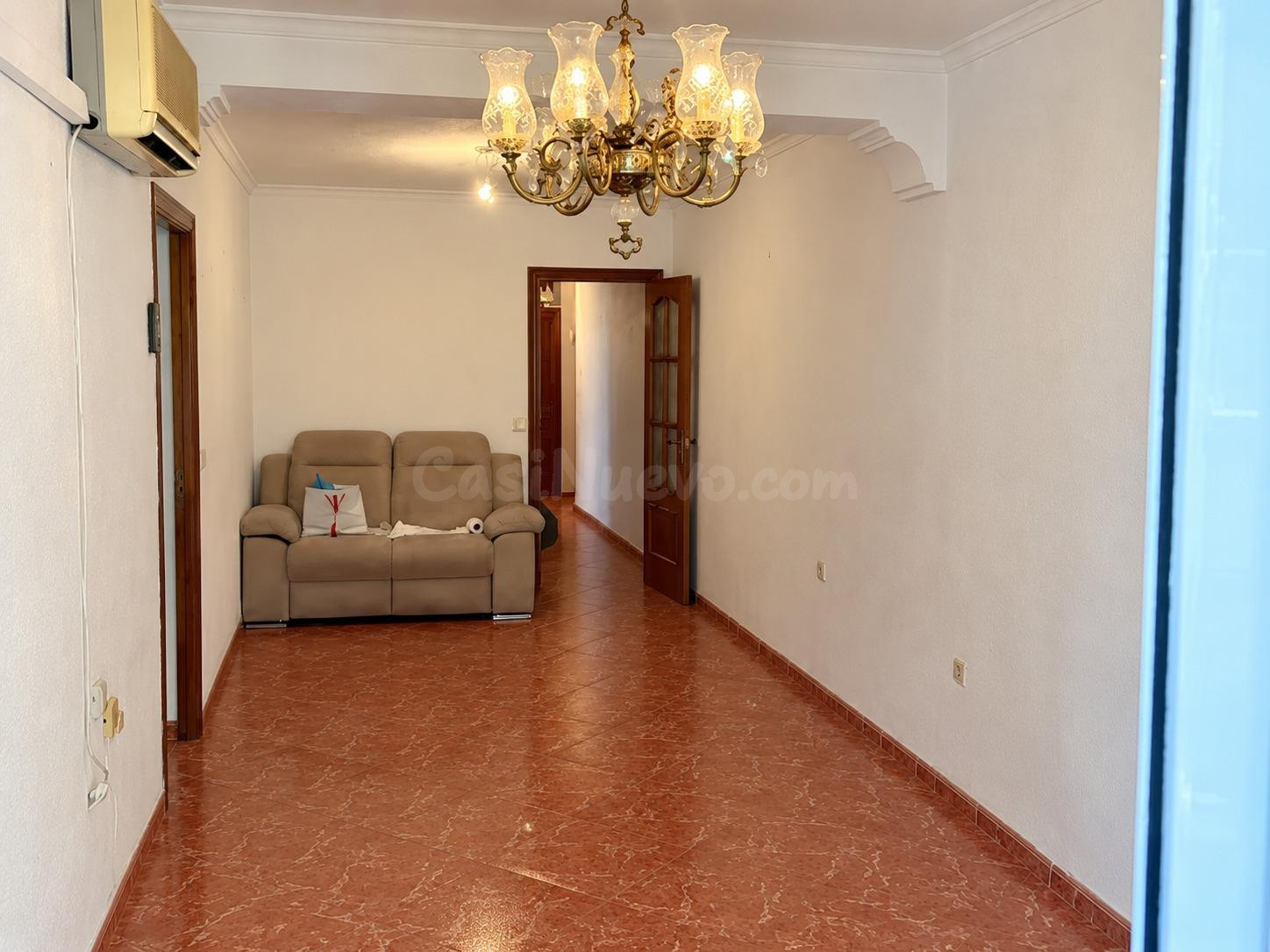Piso con ascensor y terraza en zona Viñuela–Rescatado | Una excelente oportunidad para vivir o invertir - foto 4