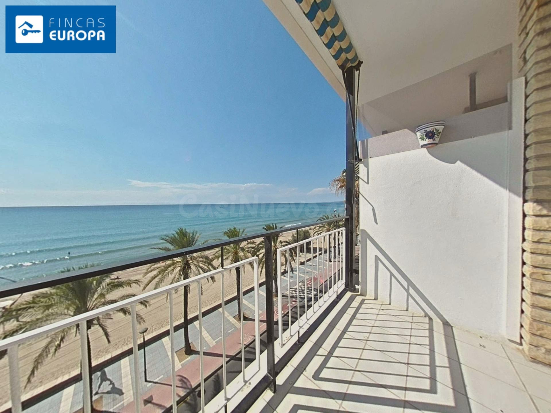 Impecable Piso de 3 habitaciones en Salou con Terraza y Vistas al Mar por €255,000