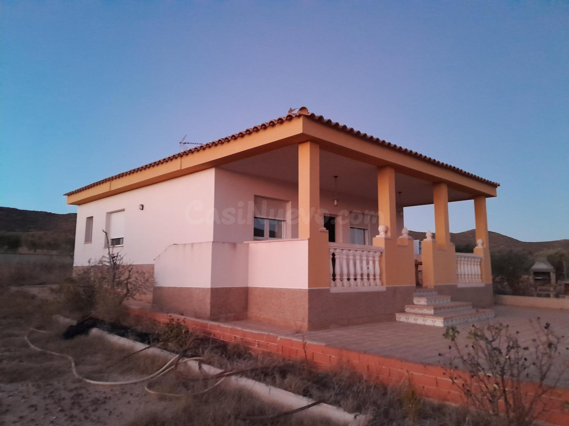 CHALET EN LA SIERRA DE SALINAS EN YECLA
