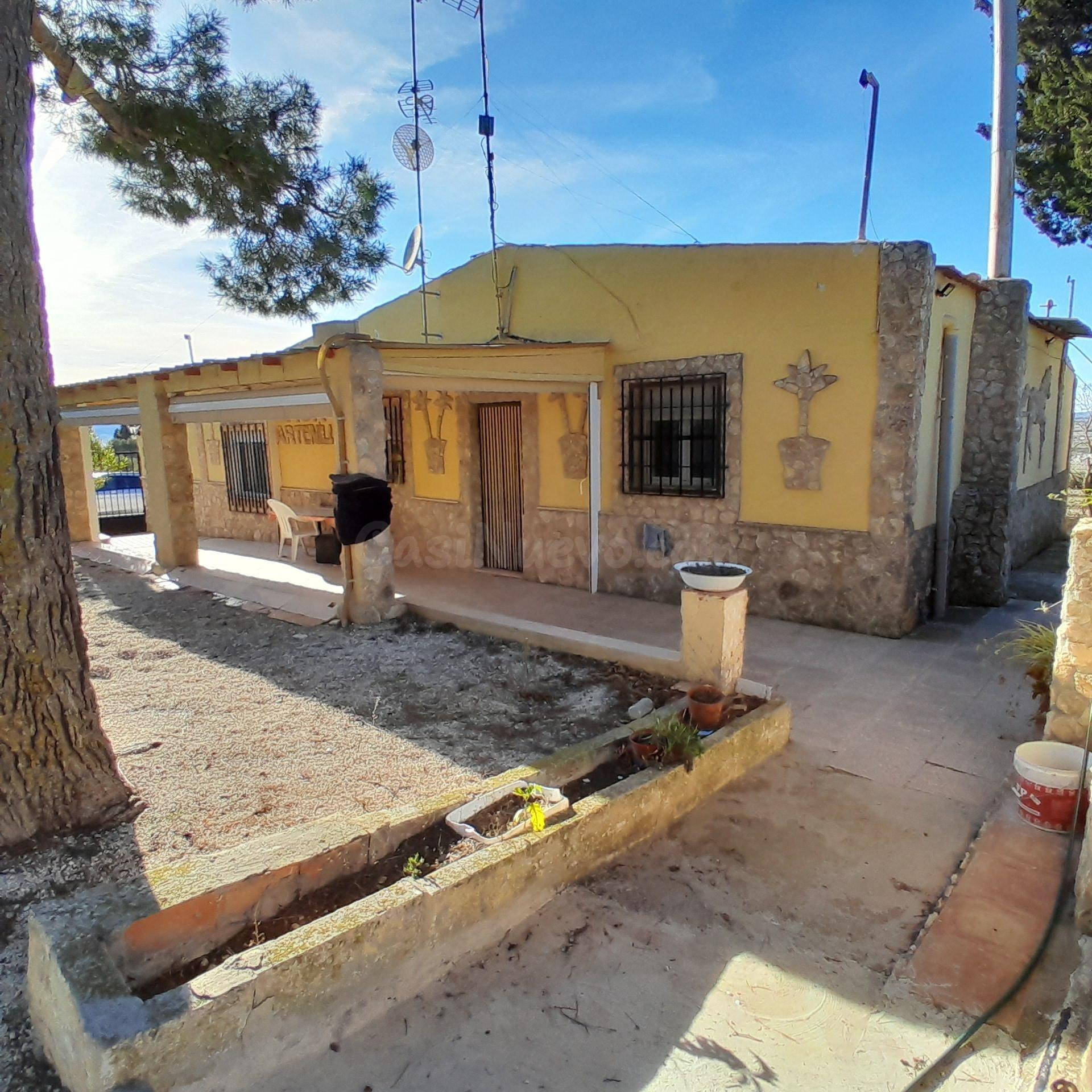 CHALET JUNTO A LA MONTAÑA EN YECLA - foto 2