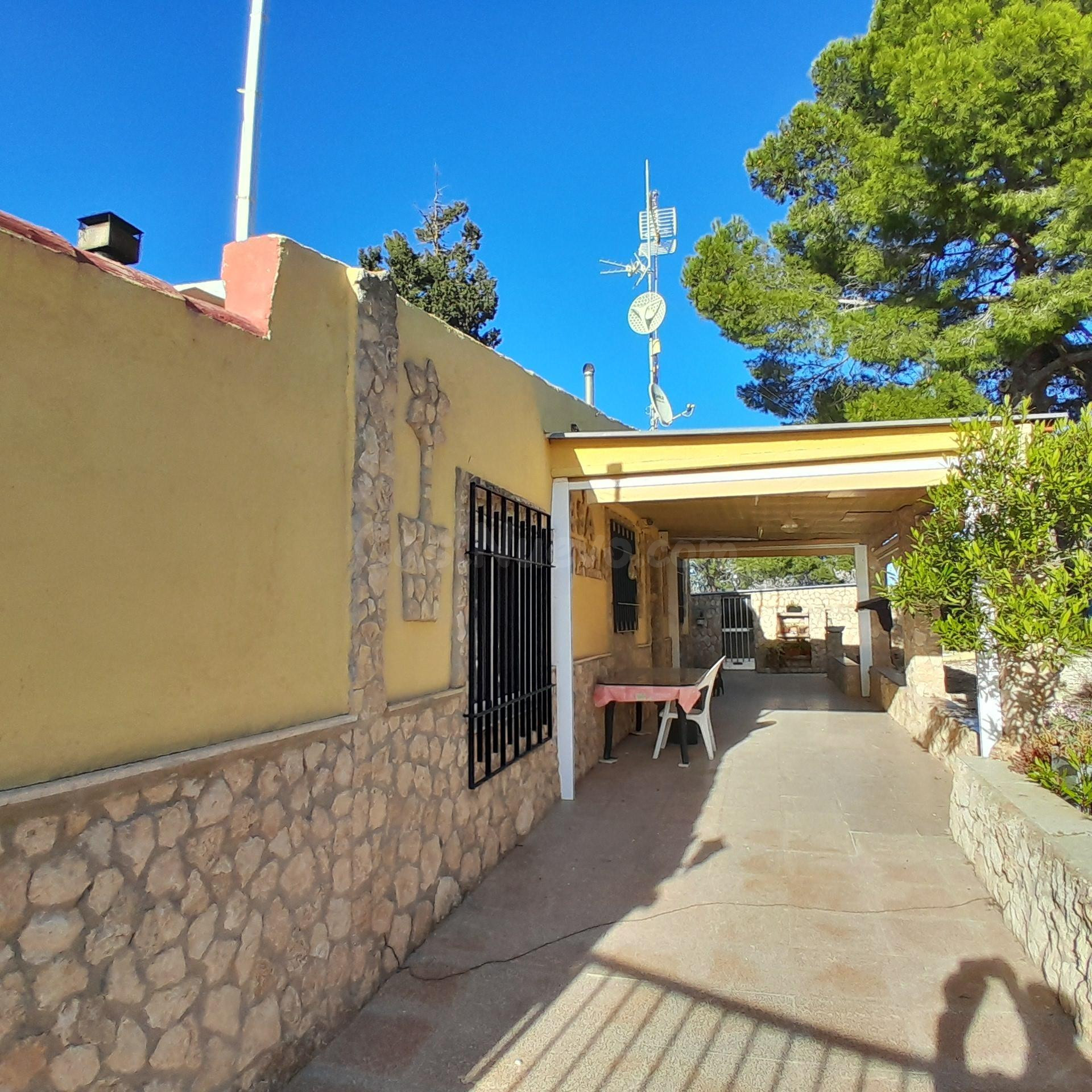 CHALET JUNTO A LA MONTAÑA EN YECLA - foto 4
