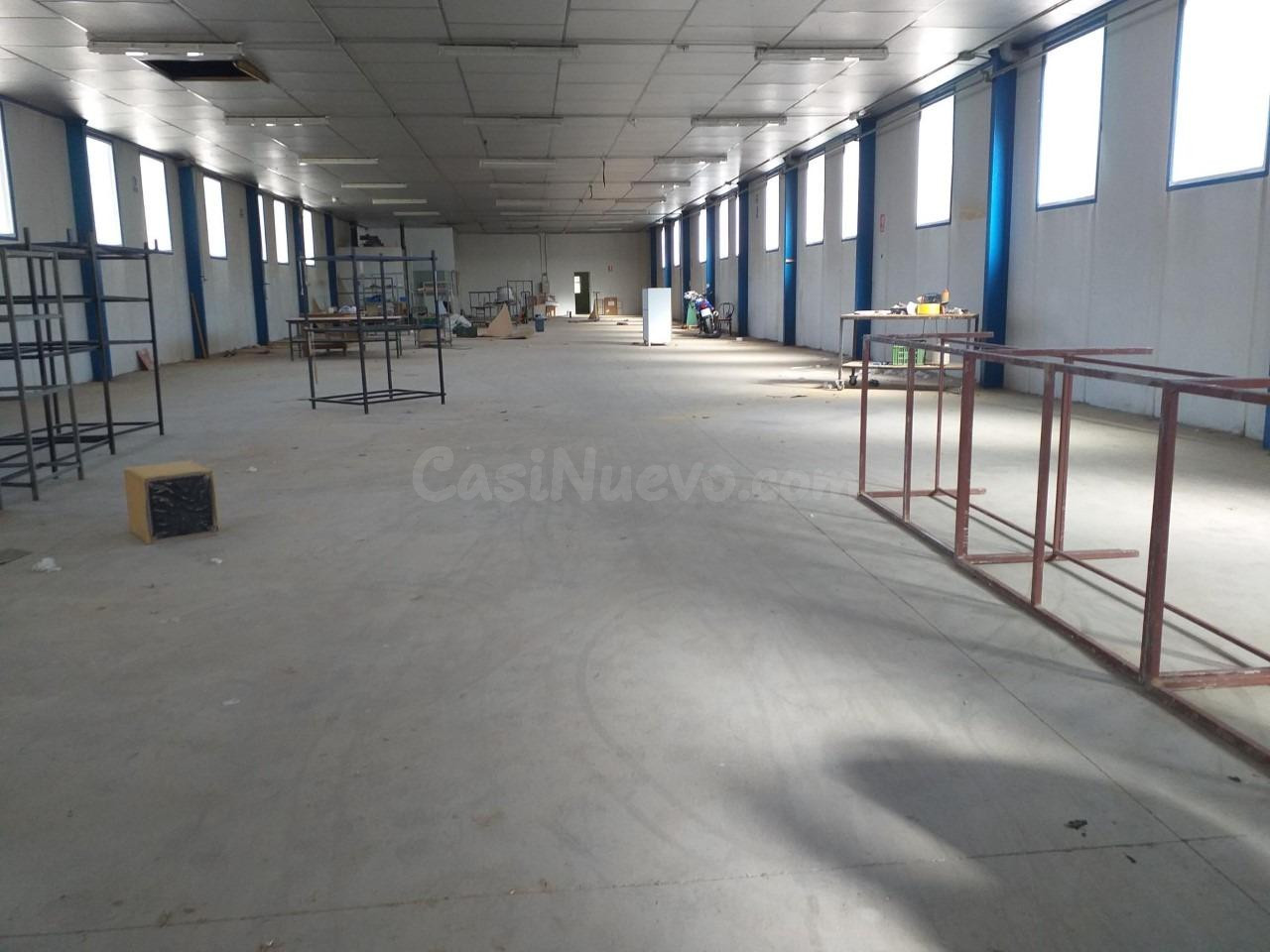 NAVE DE 1600 MTS. EN YECLA - foto 2