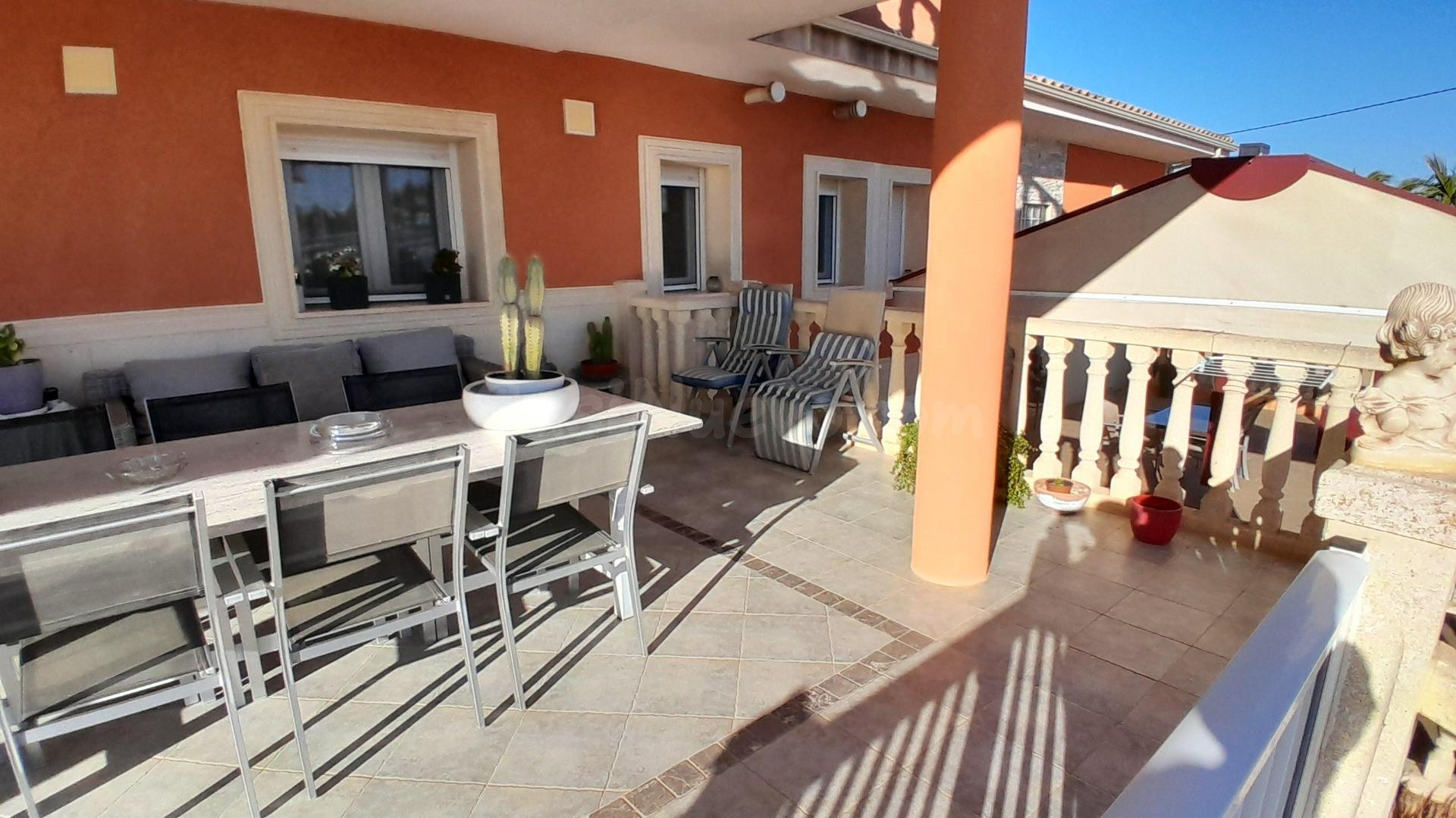 CHALET DE LUJO EN YECLA
