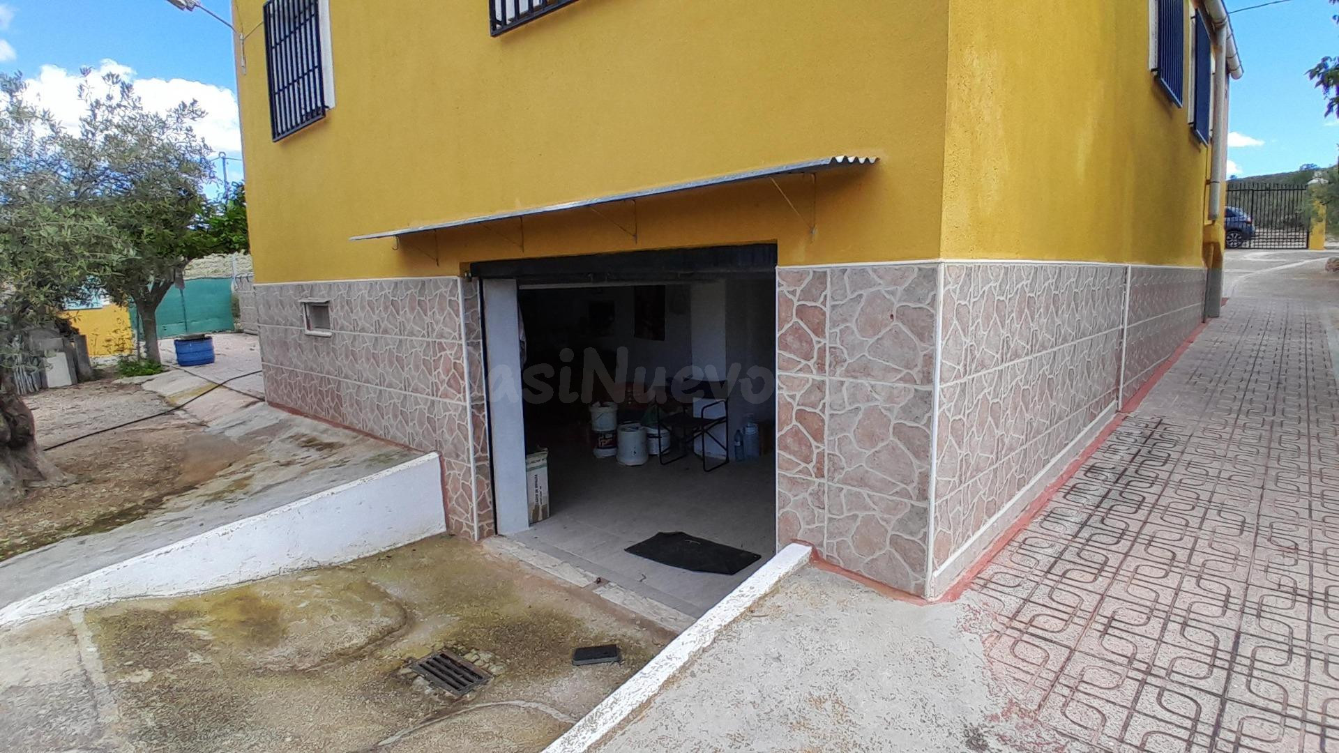 CHALET CON PISCINA EN YECLA - foto 3