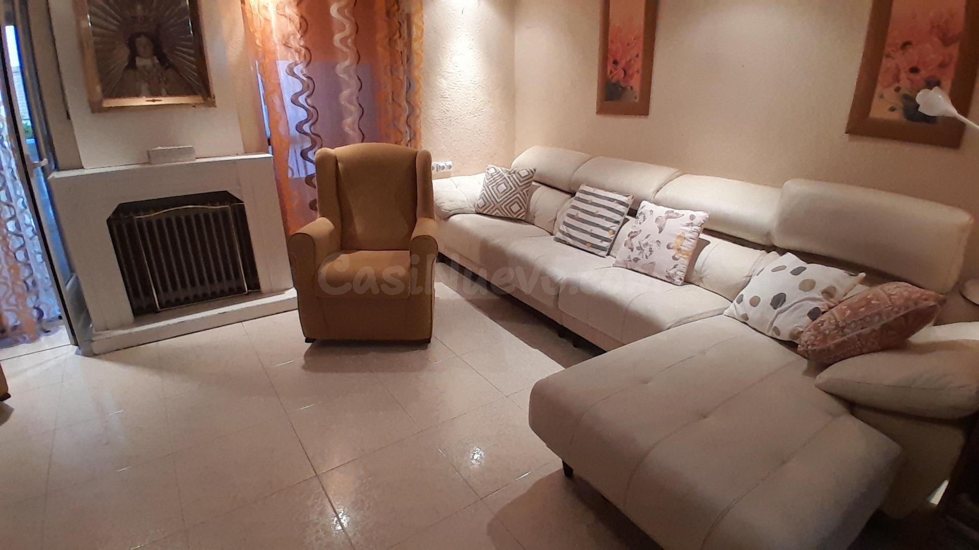 CASA CON GARAJE EN YECLA