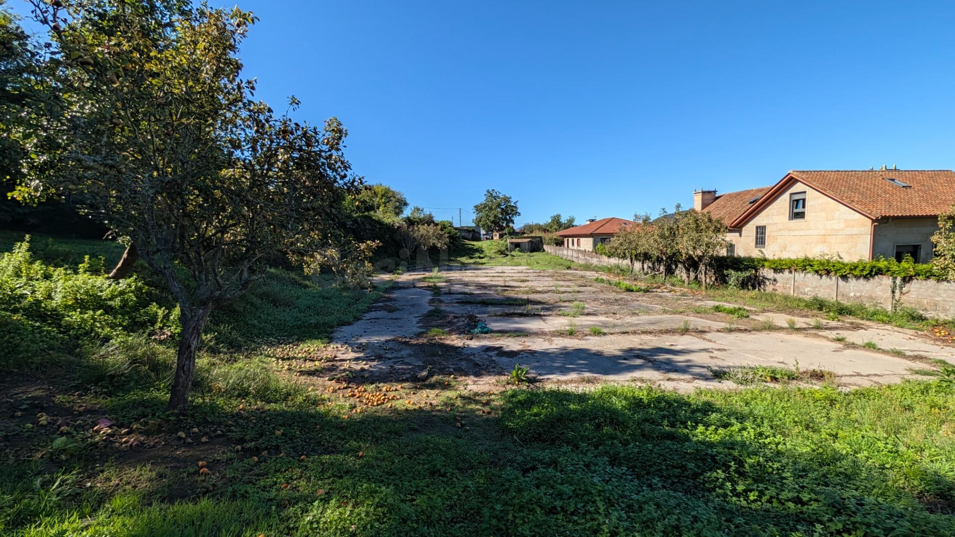 Parcela edificable de 2.000 m2 en Vincios (Gondomar) - foto 2