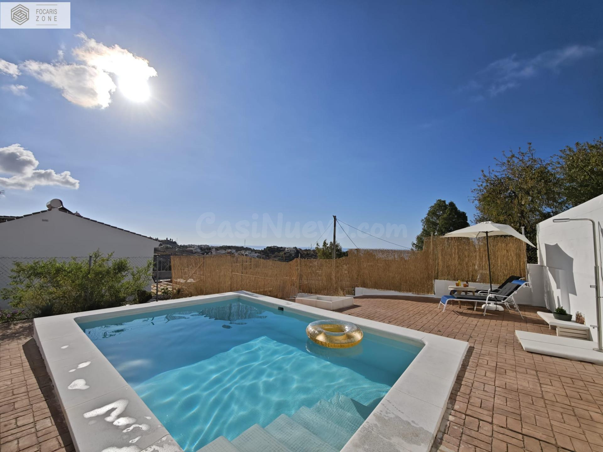 Chalet Independiente con Casa de Invitados, Piscina y Gran Parcela