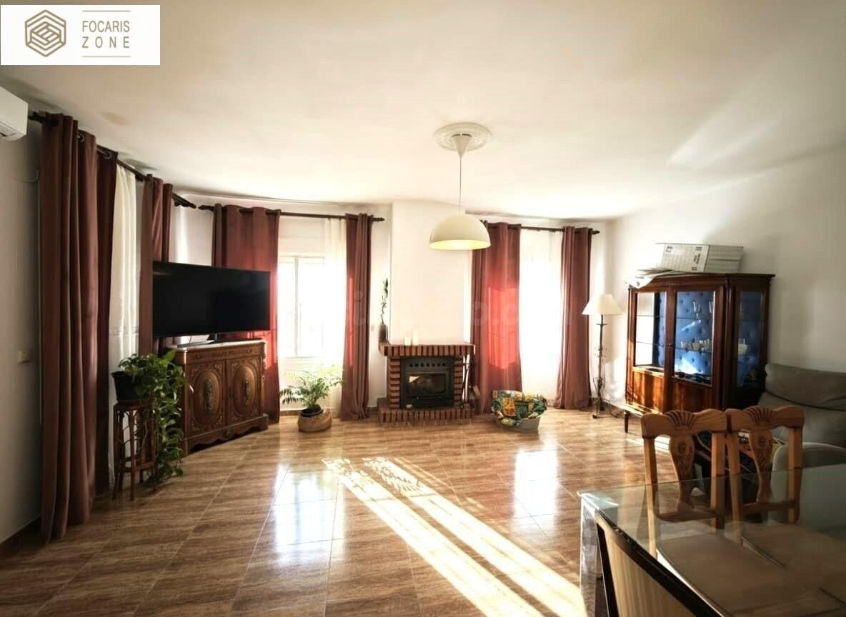 Chalet Independiente con Casa de Invitados, Piscina y Gran Parcela - foto 5