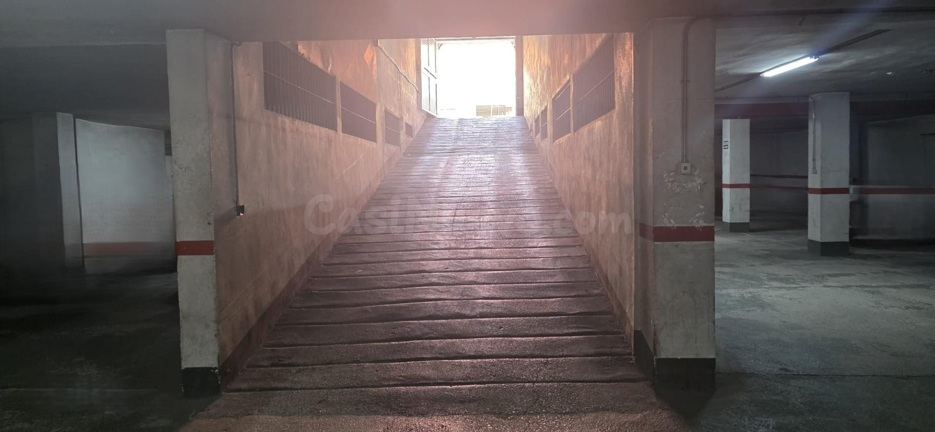 ¡Amplia Plaza de Parking en La Huerta - foto 2