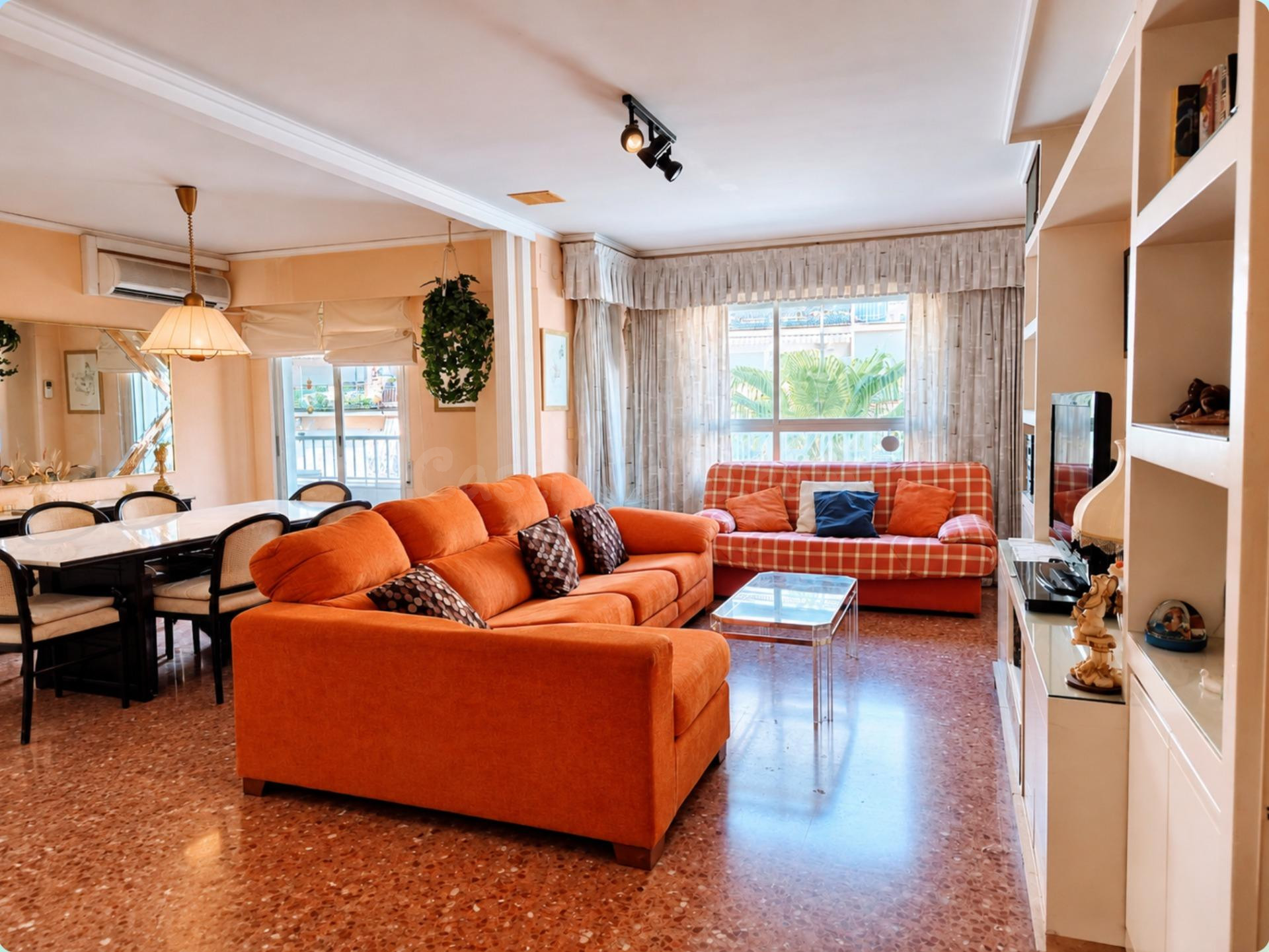 Piso de 110 m2 con 3 dormitorios, balcón y 2 baños en Corea – Gandia