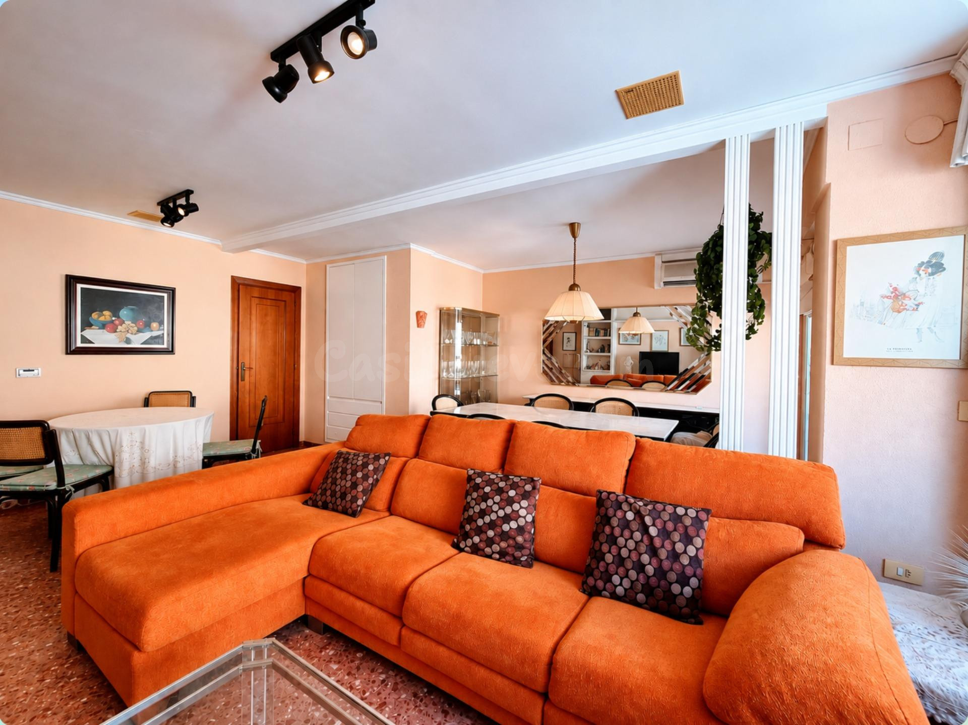 Piso de 110 m2 con 3 dormitorios, balcón y 2 baños en Corea  - foto 4