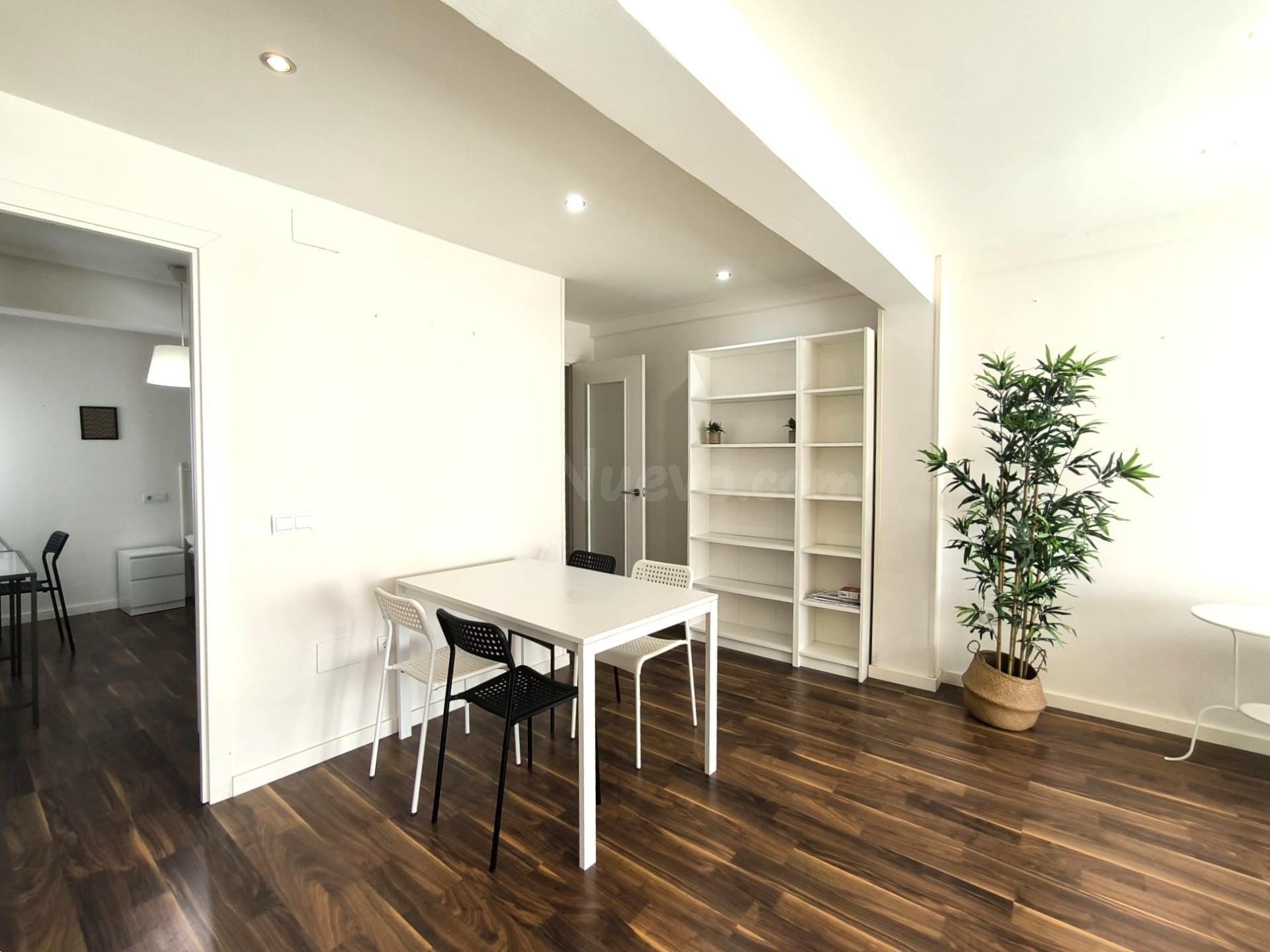VIVIENDA 94 M2 REFORMADA MINIMALISTA EN ALQUILER EN EL CENTRO DE OVIEDO - foto 3