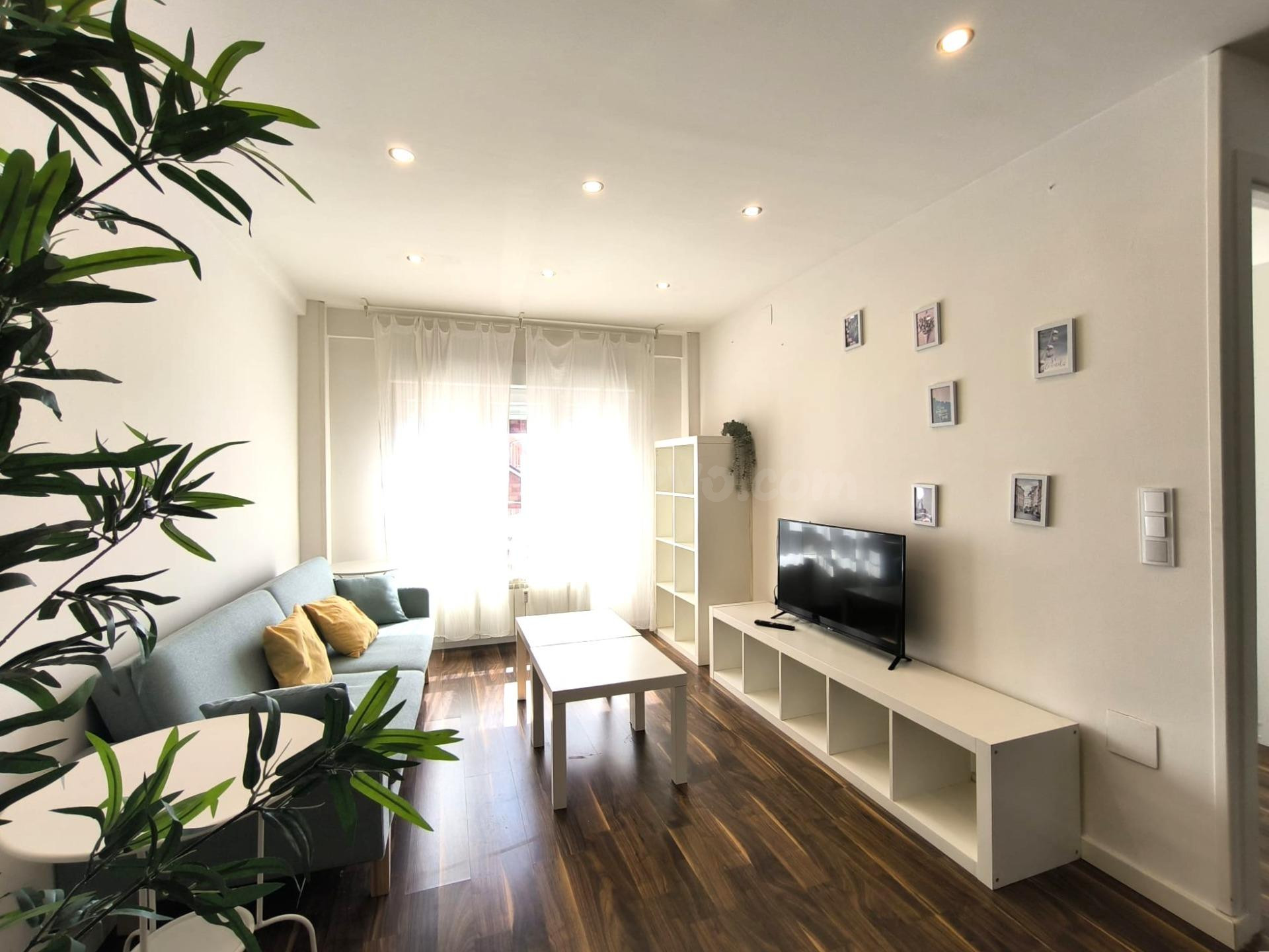 VIVIENDA 94 M2 REFORMADA MINIMALISTA EN ALQUILER EN EL CENTRO DE OVIEDO - foto 4