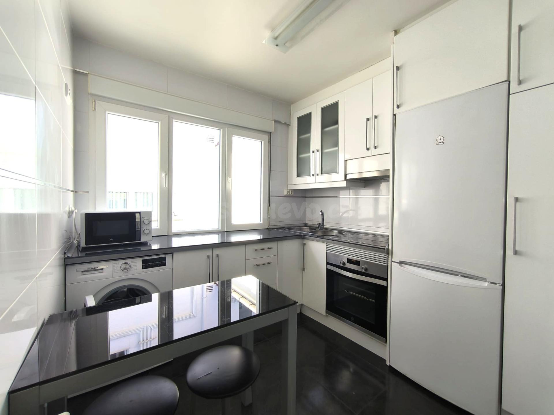 VIVIENDA 94 M2 REFORMADA MINIMALISTA EN ALQUILER EN EL CENTRO DE OVIEDO - foto 5