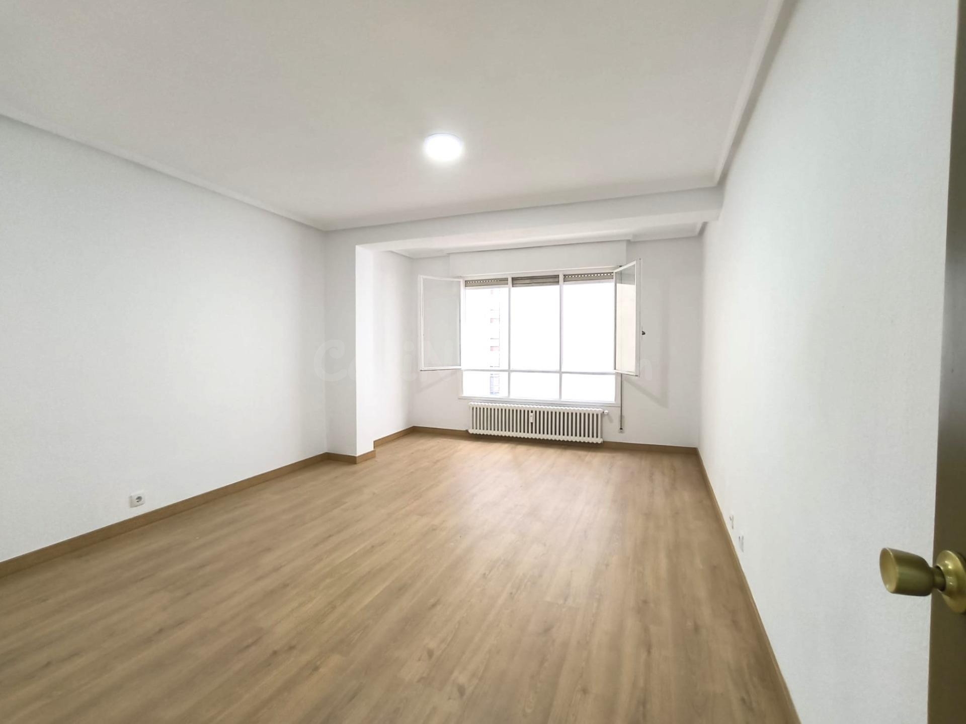 OPORTUNIDAD COMPRA: PISO 79 m2, 3 DORMITORIOS. MASIP PEATONAL. OVIEDO. - foto 3