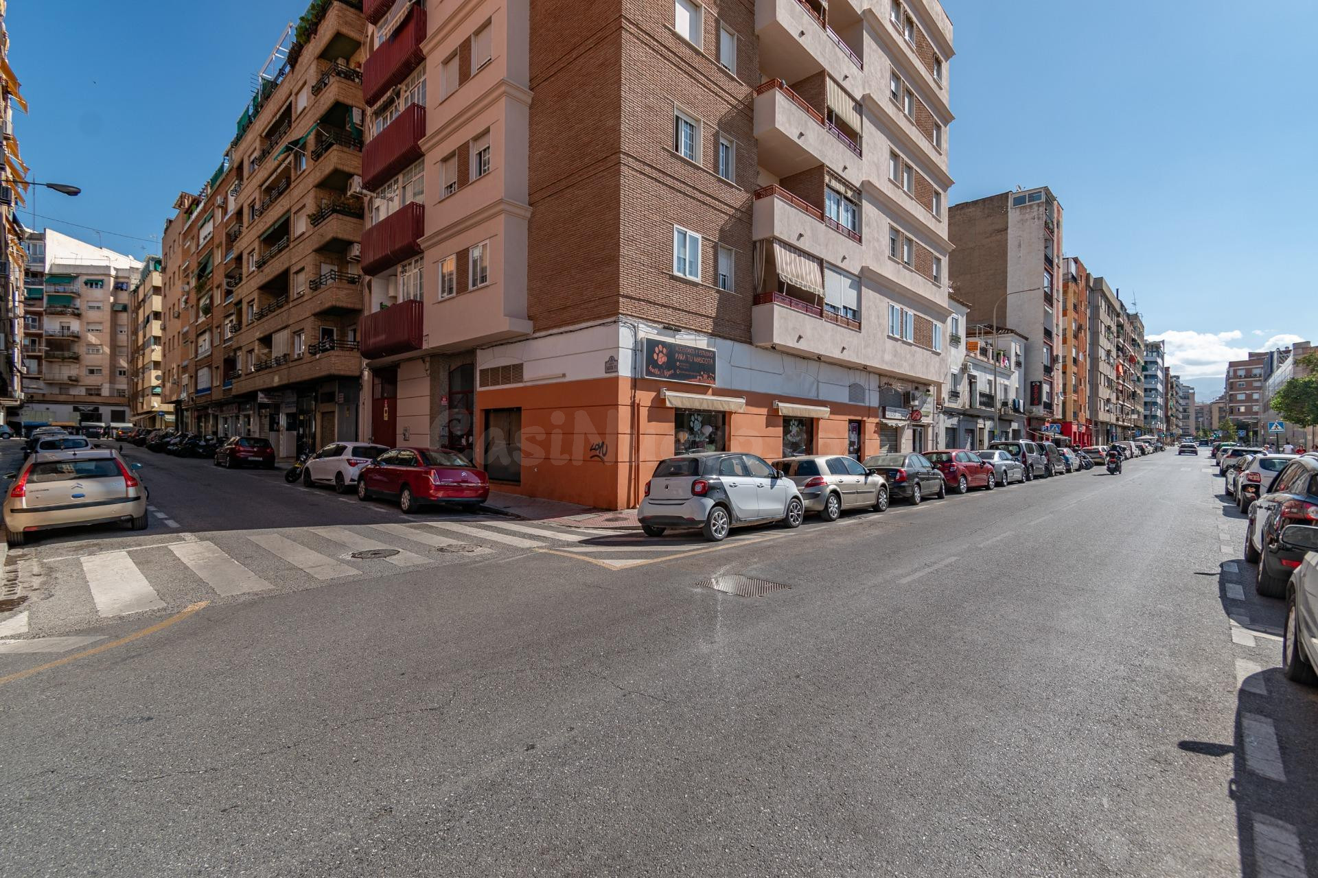 Amplia Plaza de Garaje Cerrada en Ubicación Estratégica - foto 3