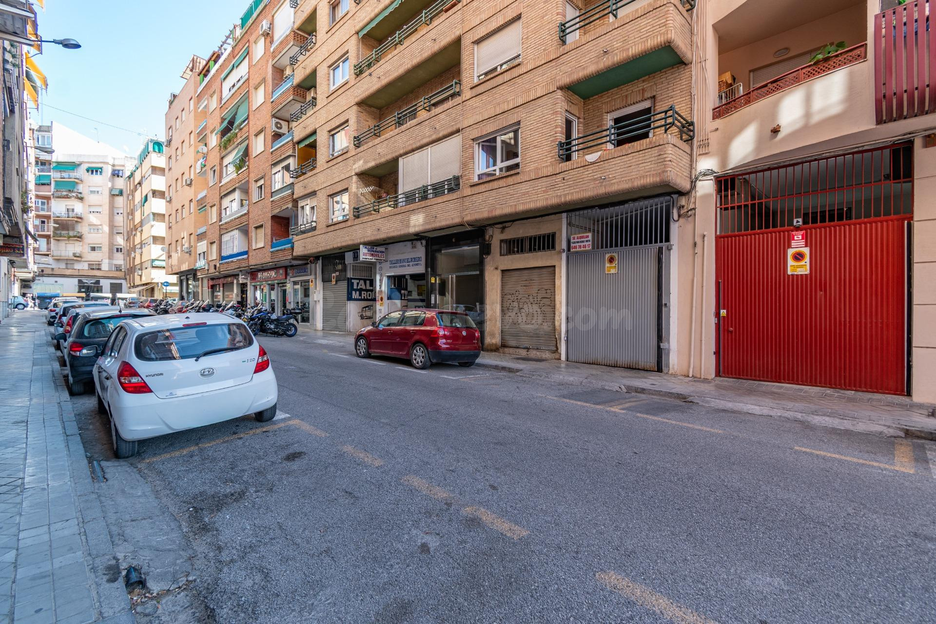 Amplia Plaza de Garaje Cerrada en Ubicación Estratégica - foto 5