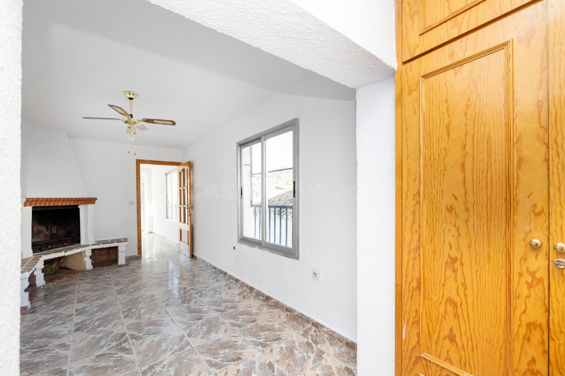 Amplia vivienda con luz y terraza en Cenes de la Vega - foto 4