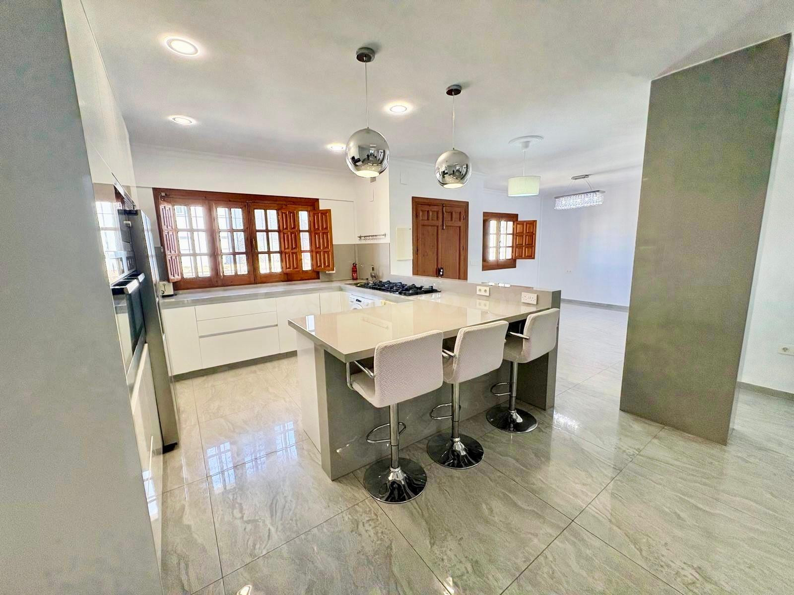 CASA TOTALMENTE REFORMADA EN EL CENTRO DE SALOBREÑA