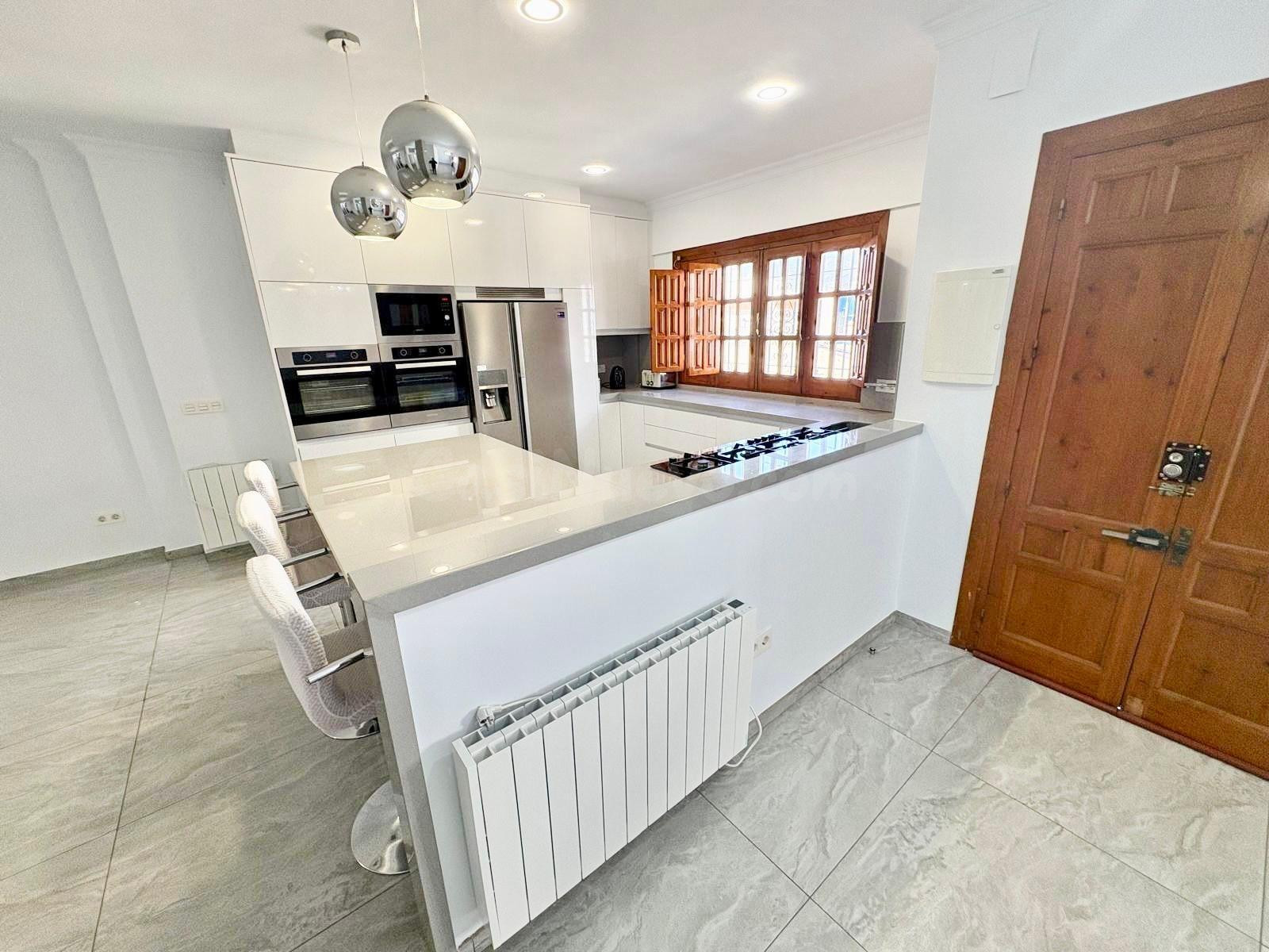 CASA TOTALMENTE REFORMADA EN EL CENTRO DE SALOBREÑA - foto 2
