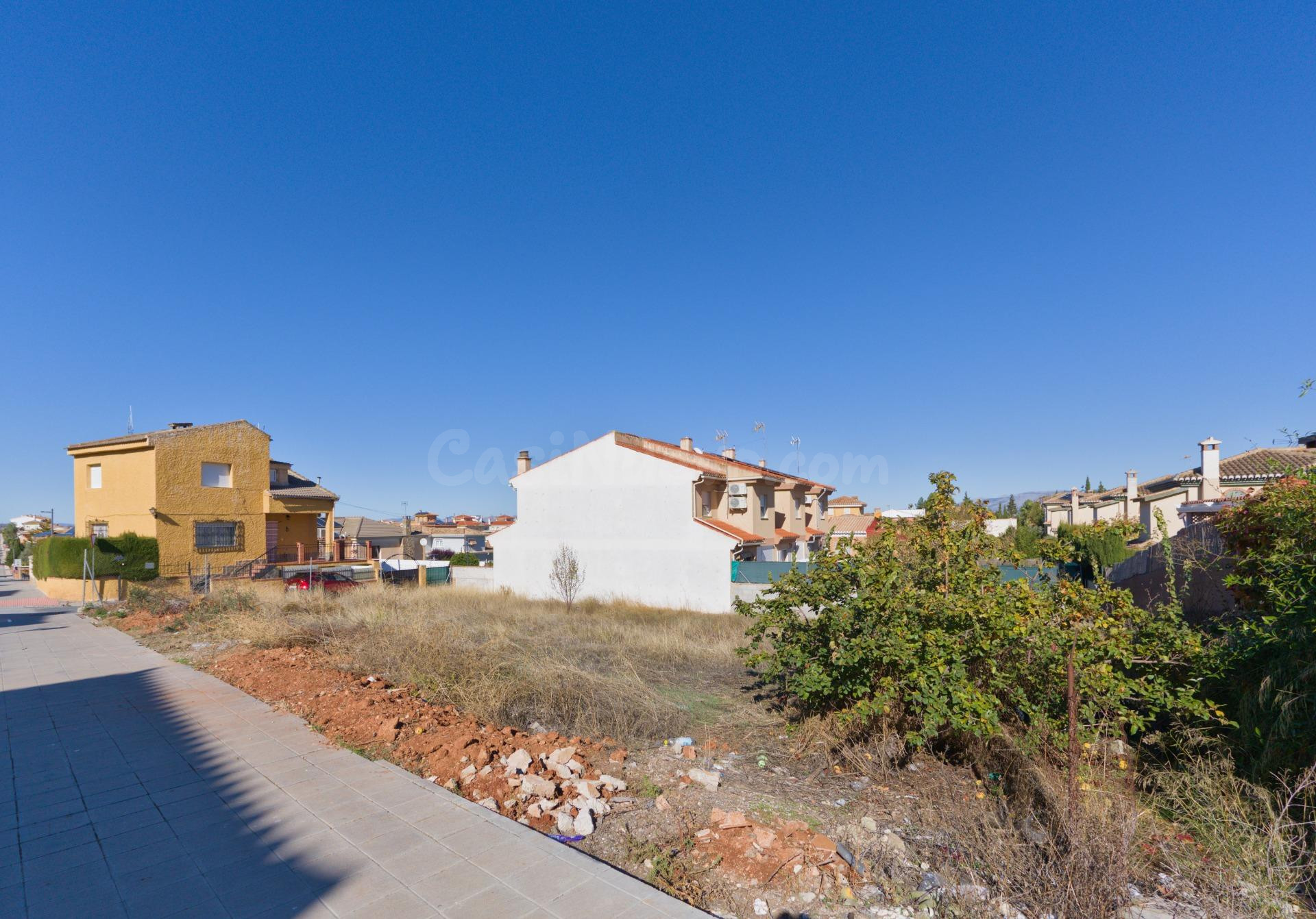PARCELA URBANA DE 560m2 en calle KEOPS, OTURA.