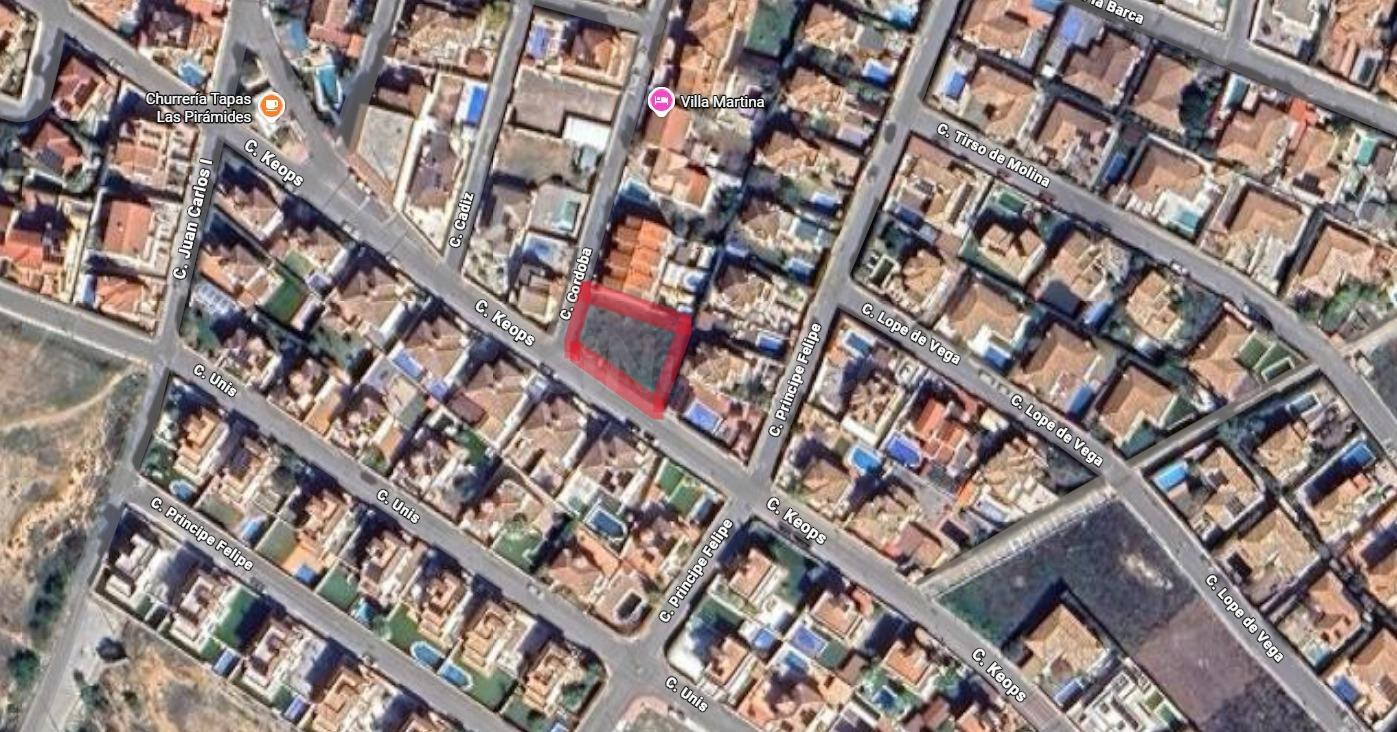 PARCELA URBANA DE 560m2 en calle KEOPS, OTURA. - foto 2