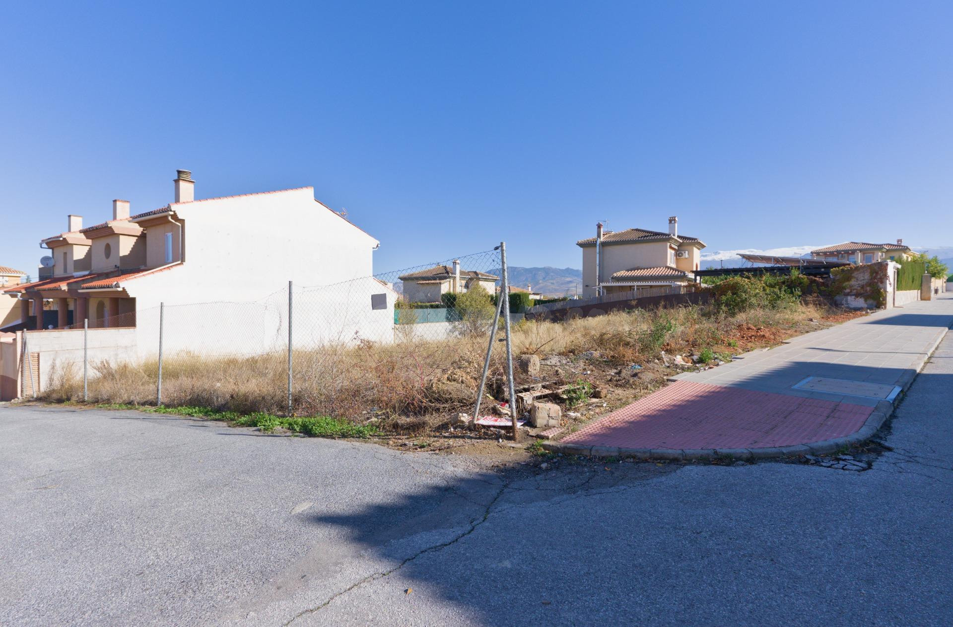 PARCELA URBANA DE 560m2 en calle KEOPS, OTURA. - foto 5