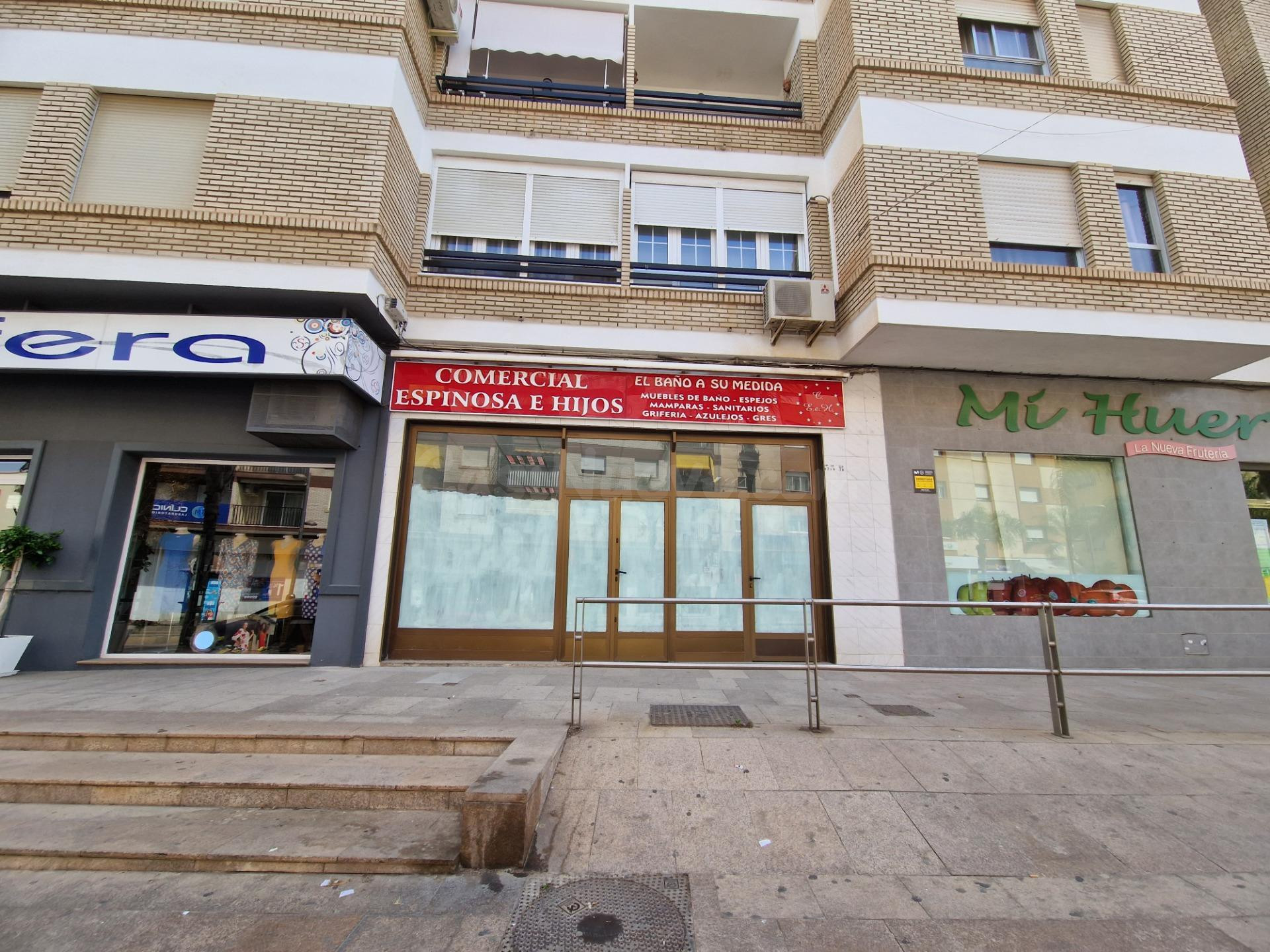 Local en venta y alquiler con opción a compra en Avenida de  - foto 2