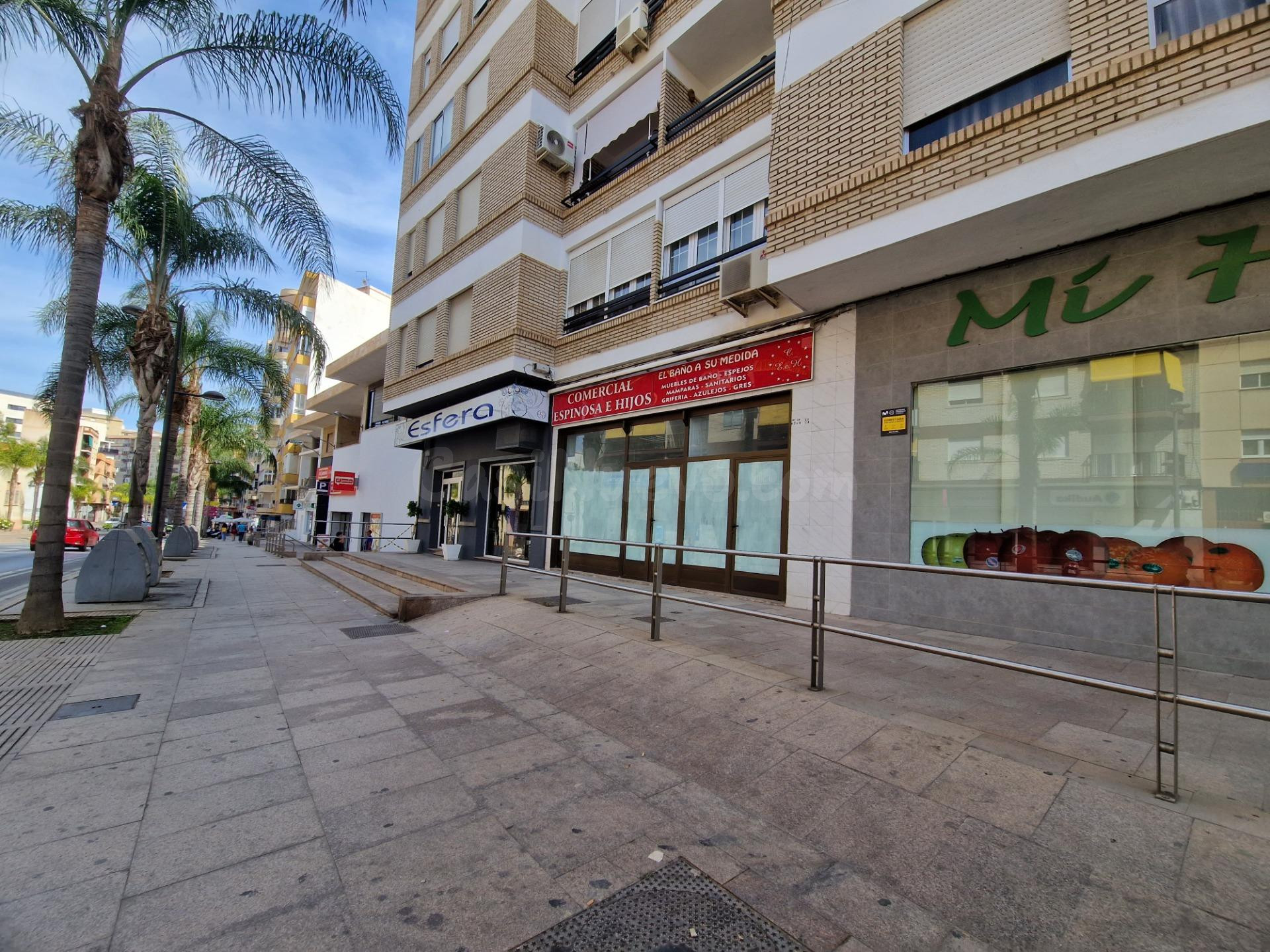 Local en venta y alquiler con opción a compra en Avenida de  - foto 3