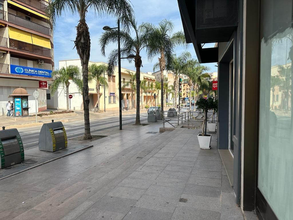 Local en venta y alquiler con opción a compra en Avenida de  - foto 5