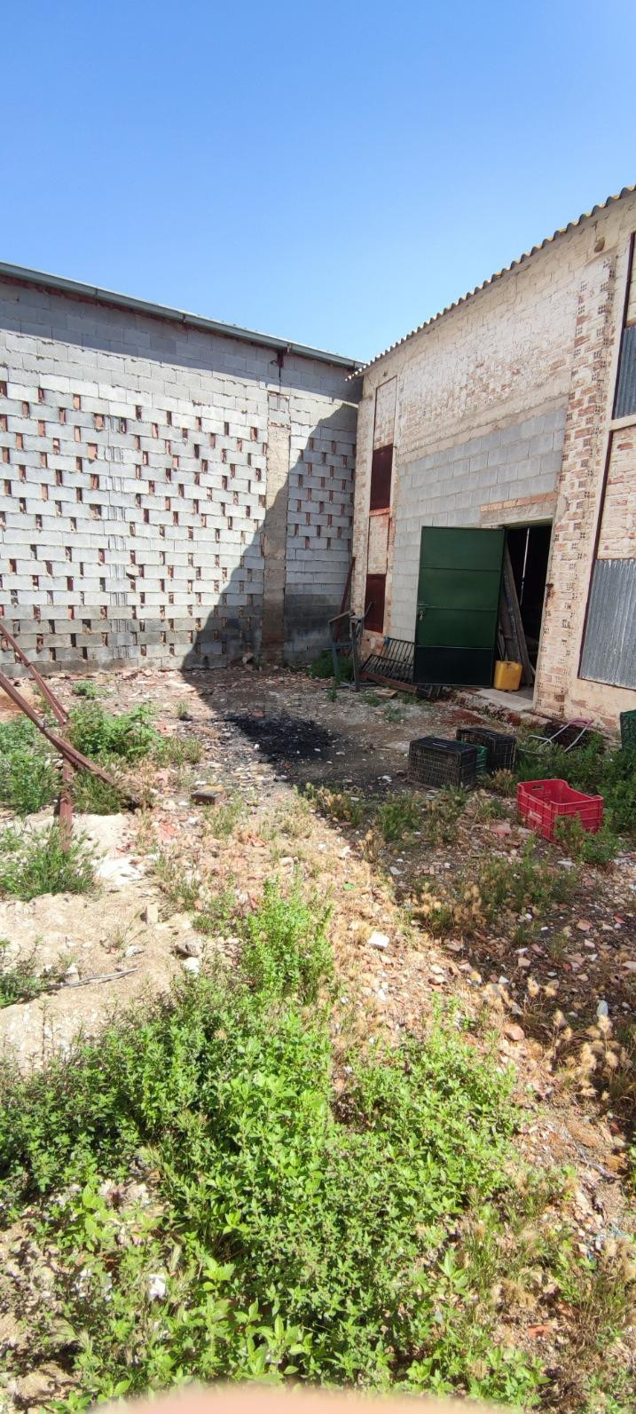 NAVE URBANA EN FUENTE VAQUEROS - foto 3