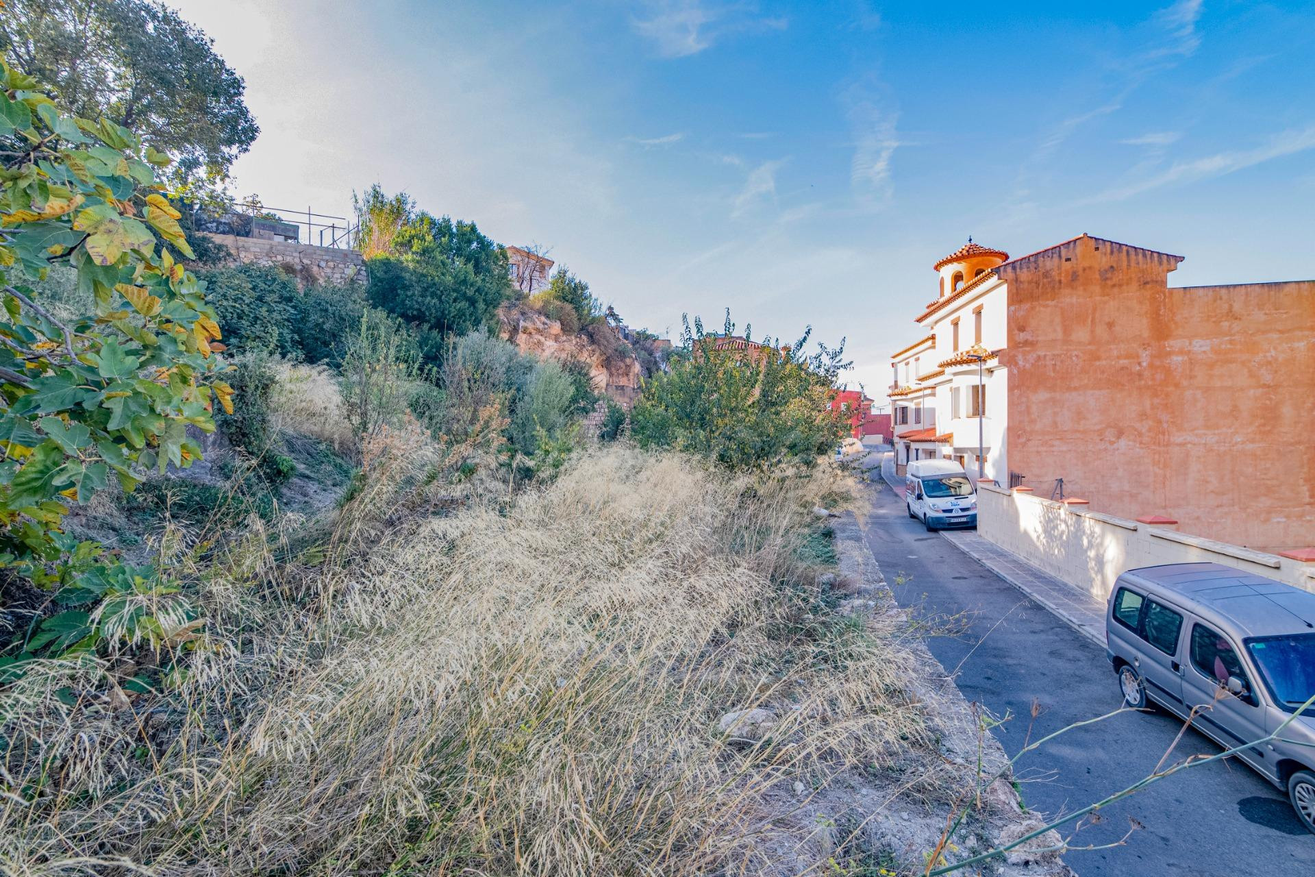 Oportunidad Única: Terreno Urbano en Vélez de Benaudalla - C - foto 2