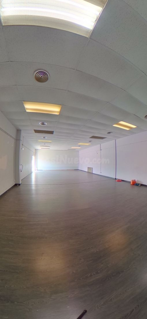Nave industrial 700m² en alquiler - Nou Eixample Sud